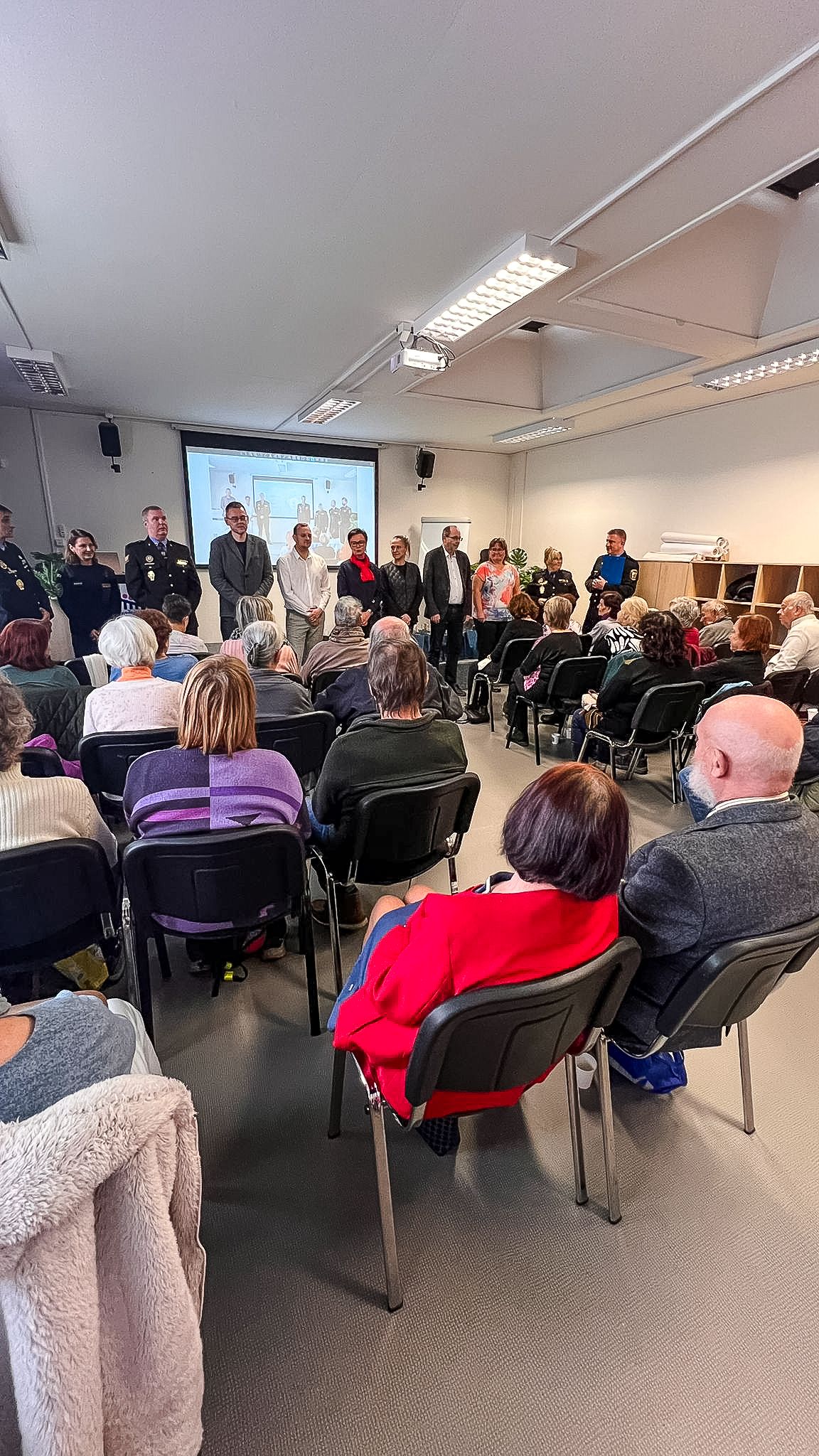 Senioři v Plzni se učí zvládat krize: Akademie slaví úspěch