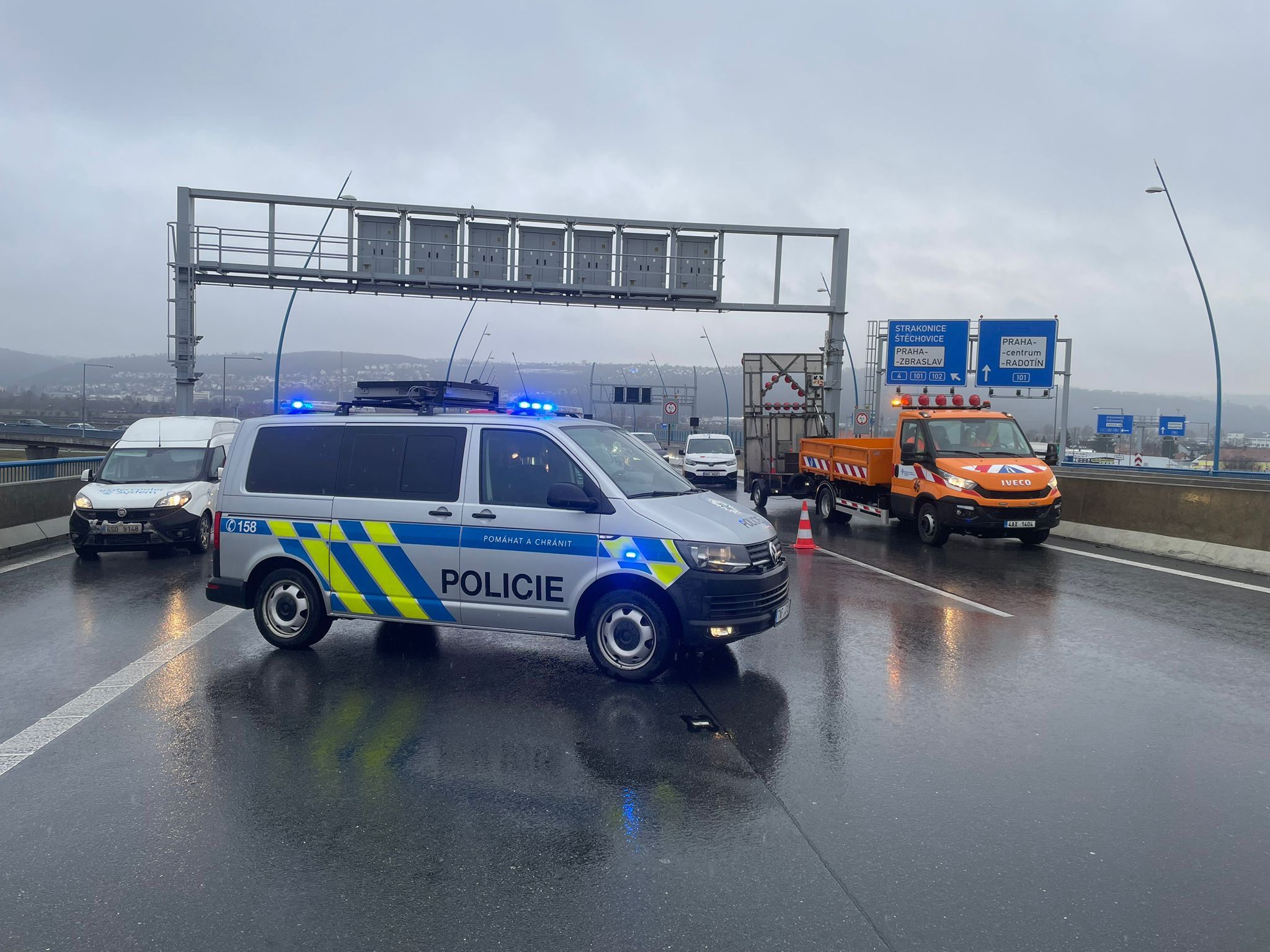 Dopravní omezení na pražském okruhu.