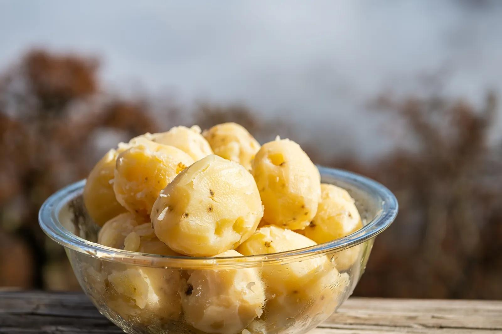 Jedním z "fíglů" Jamieho brambor je jejich předvaření