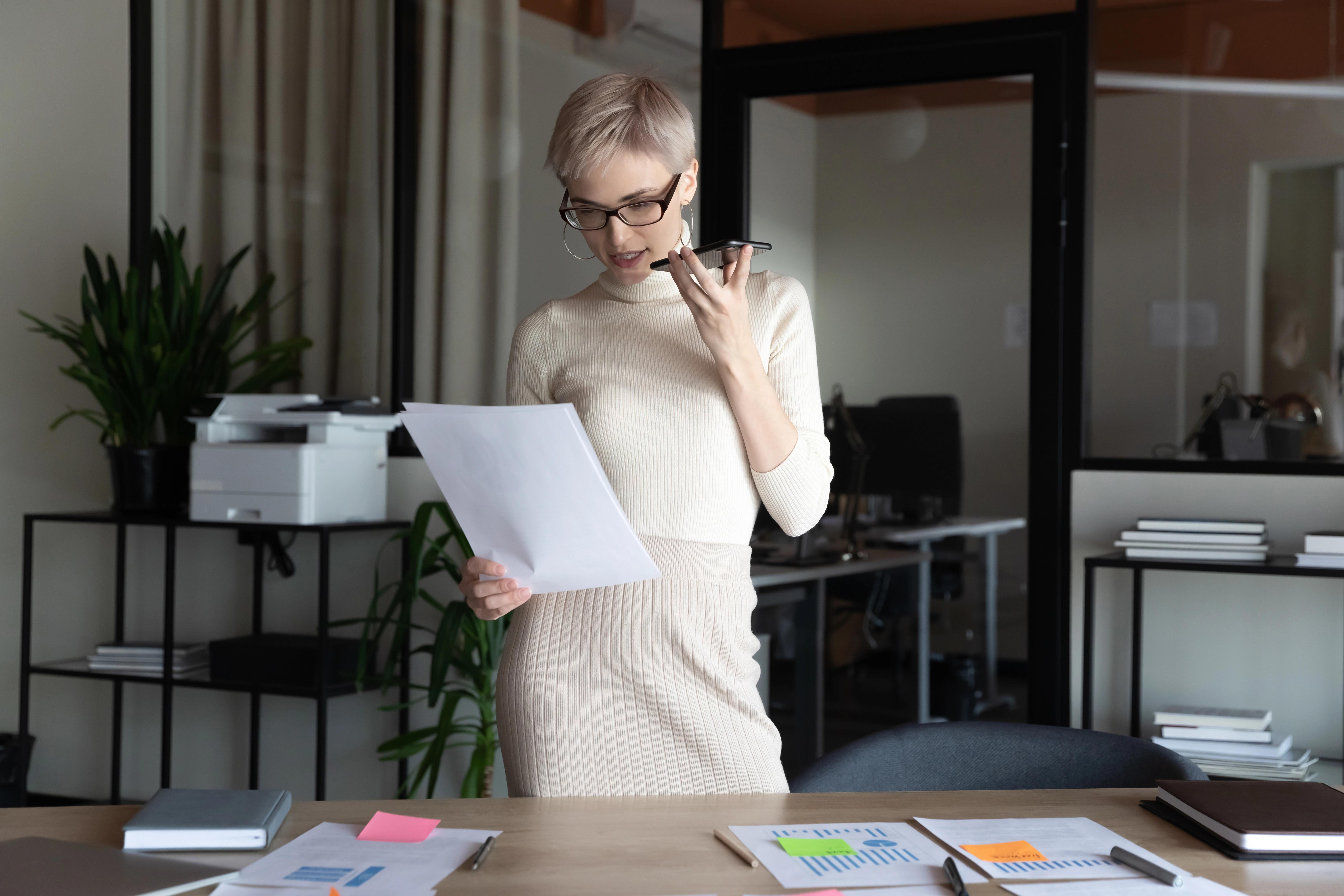 Úřad vám může posílat 3 000 Kč měsíčně. Potřebujete jen jedno razítko, ale skoro nikdo si pro něj nejde.