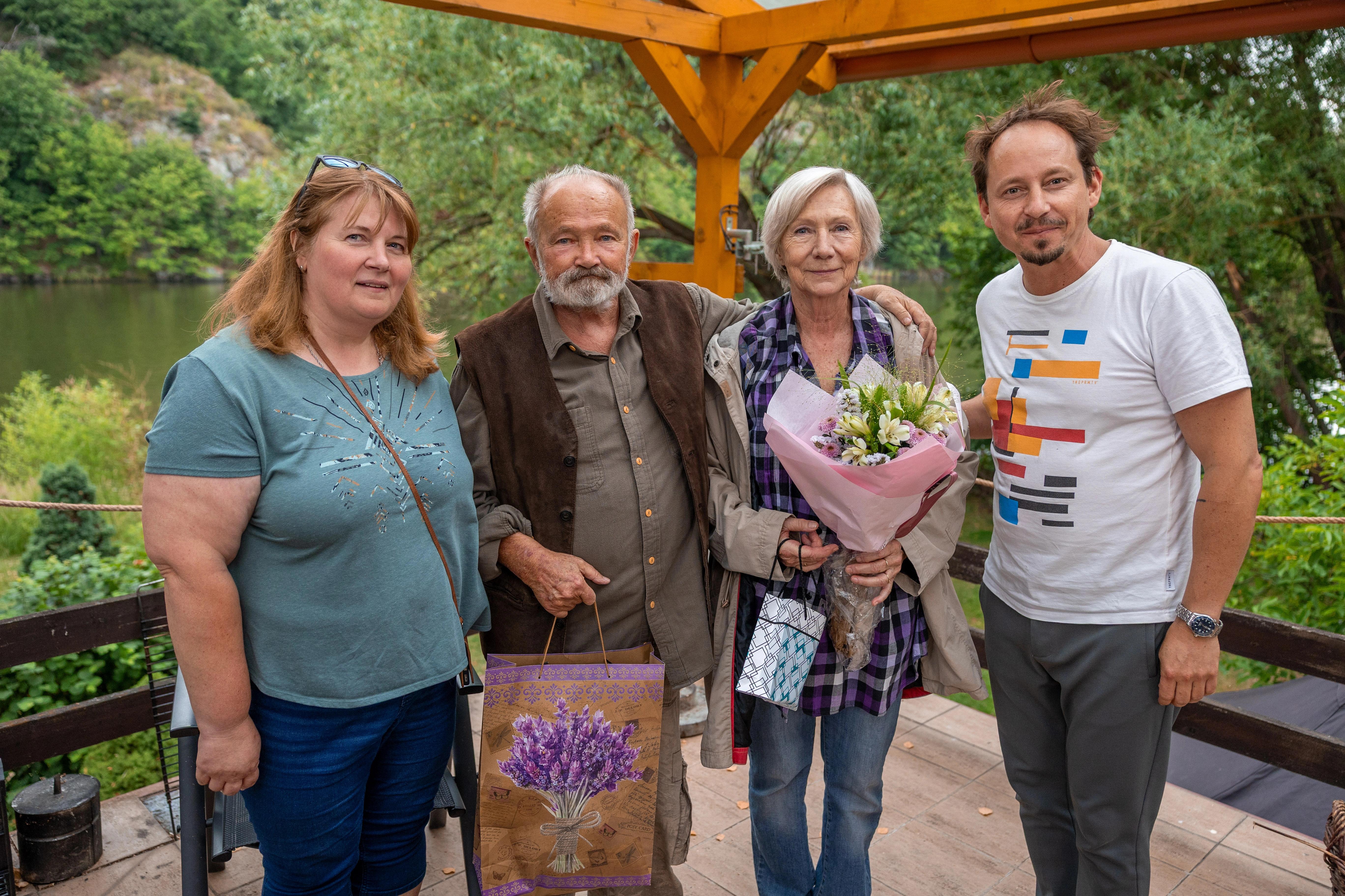 Slzy na place: Loučení Vlasty Peška a Amálie zaskočilo i jejich herecké kolegy