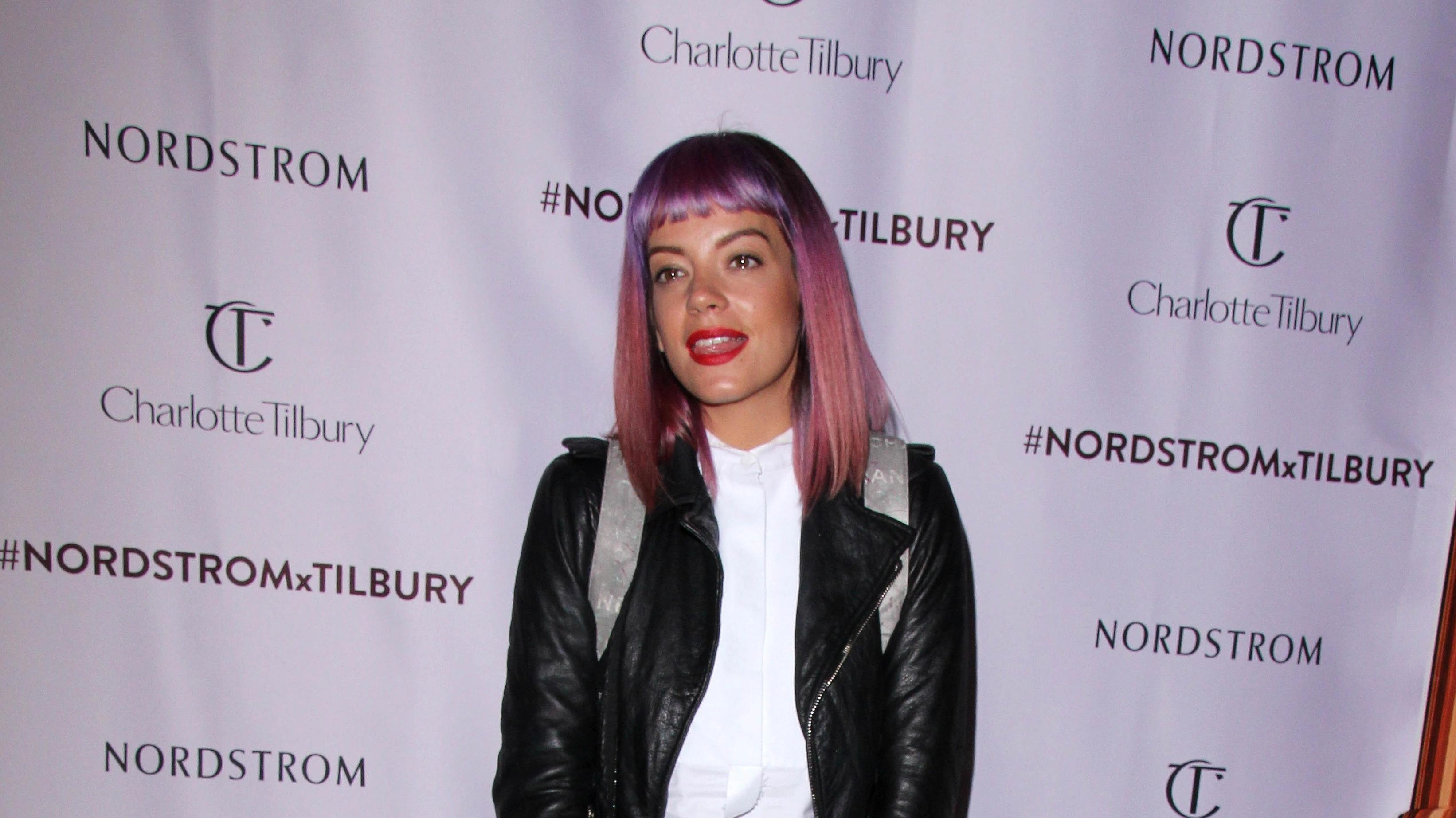 Příběh, který otřásl showbyznysem: Lily Allen a šokující zpověď o ztracených možnostech