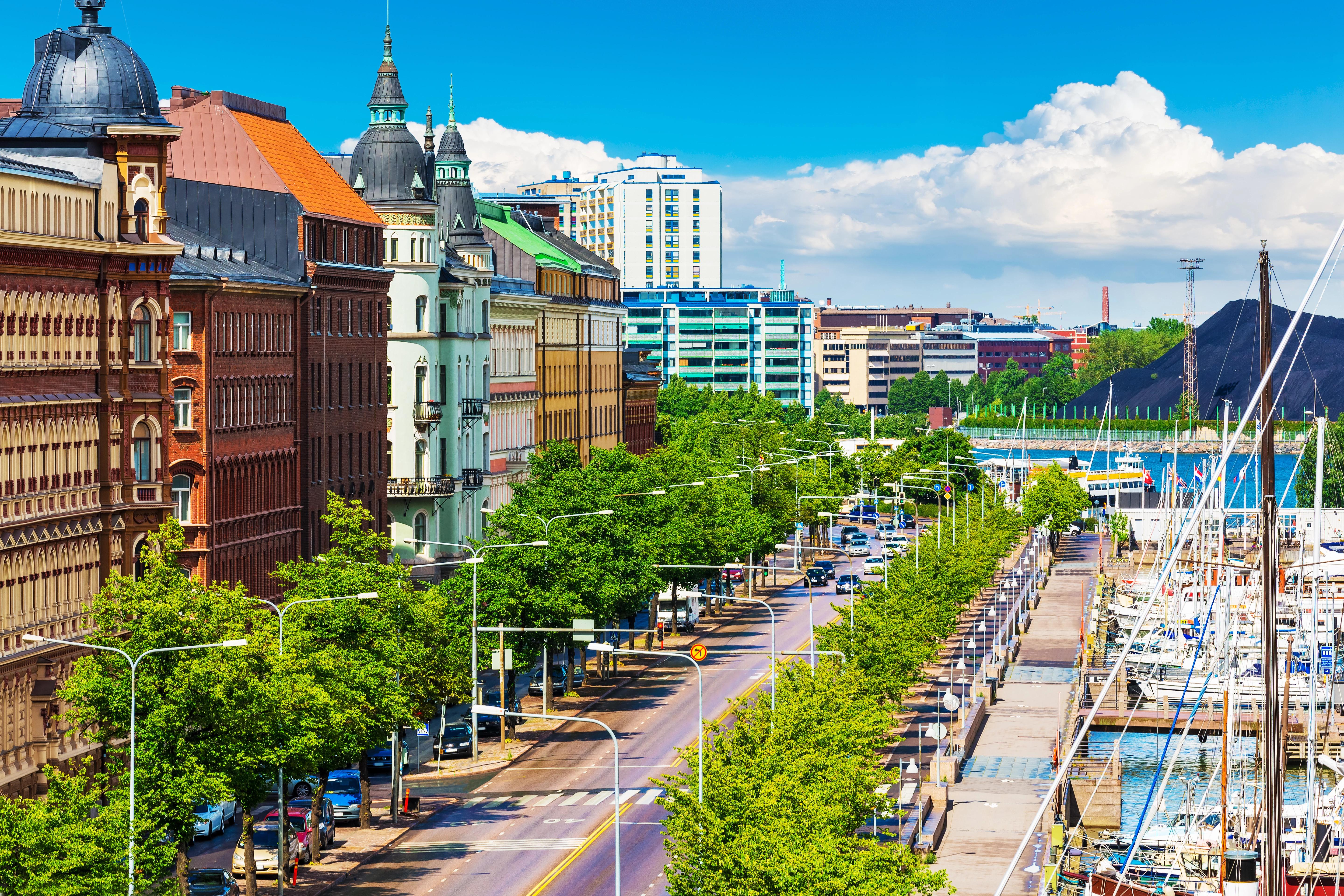 Řídí jako roboti? V téhle zemi už rok nikdo nenaboural a Češi si rvou vlasy