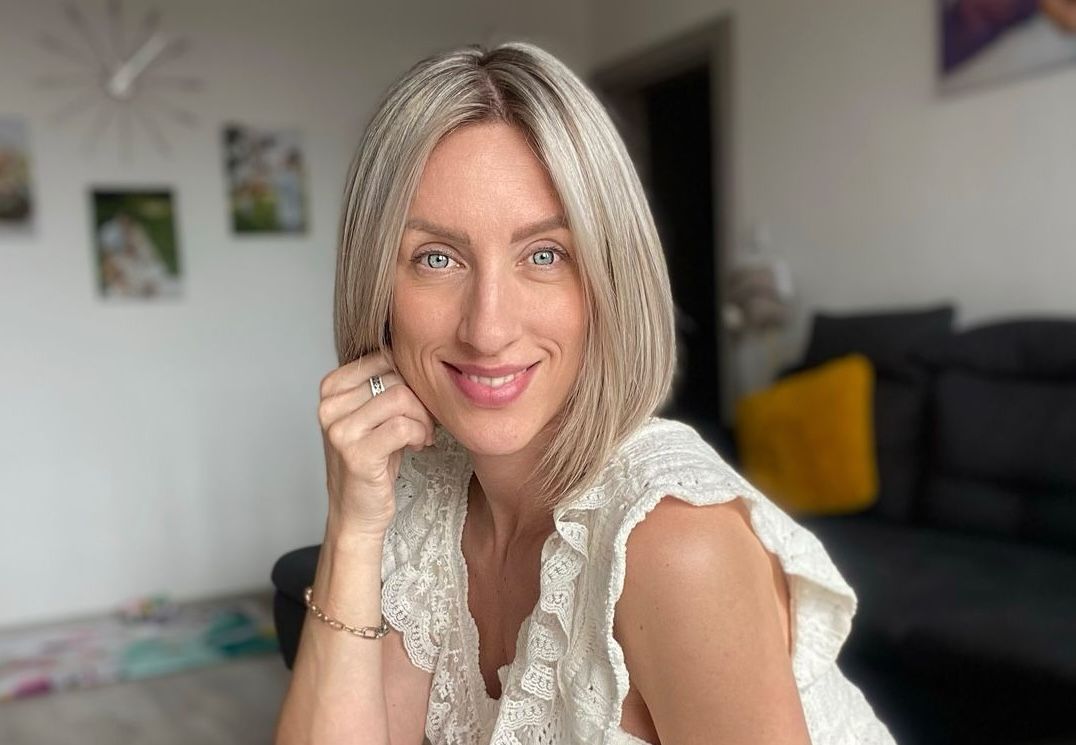 Pamatujete si na porodní asistentku Míšu Buchtovou? Vdala se a má dvě krásné dcery