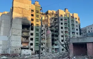 Rusko i Ukrajina pokračují v bojích: Krym hlásil exploze, v Sumách hoří Rusko i Ukrajina pokračují v bojích: Krym hlásil exploze, v Sumách hoří