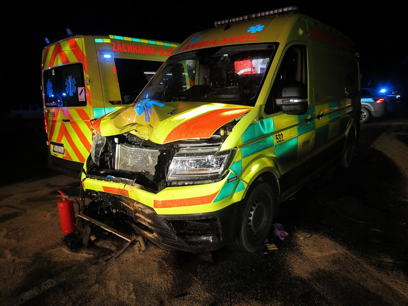 U Makra se srazila sanitka s osobním vozem.