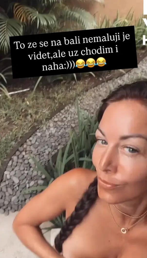 Agáta Hanychová bourá hranice: Na Bali se ukázala nahoře bez, u vodopádu zaujala v plavkách