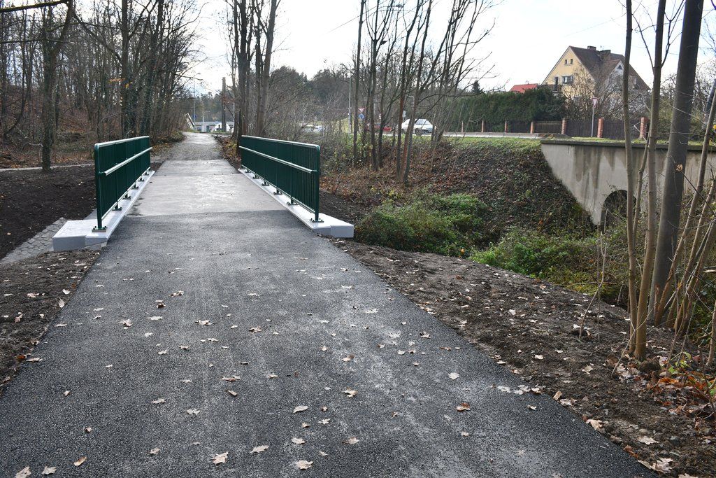 Nová lávka přes Bolevecký potok.