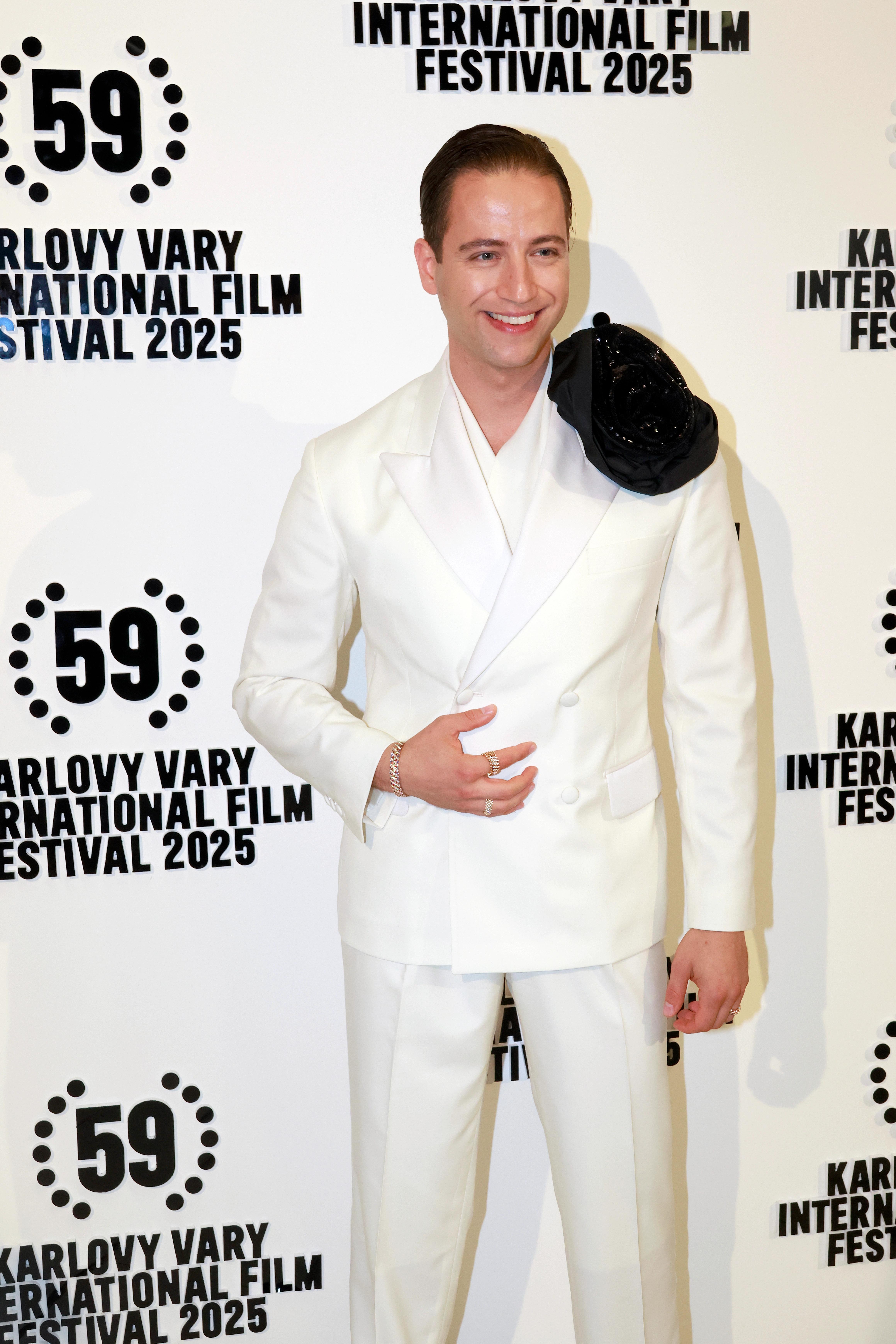 Horké emoce ve Varech: Peroutka zažil noční můru, tchýni mu ponížili přímo na festivalu.