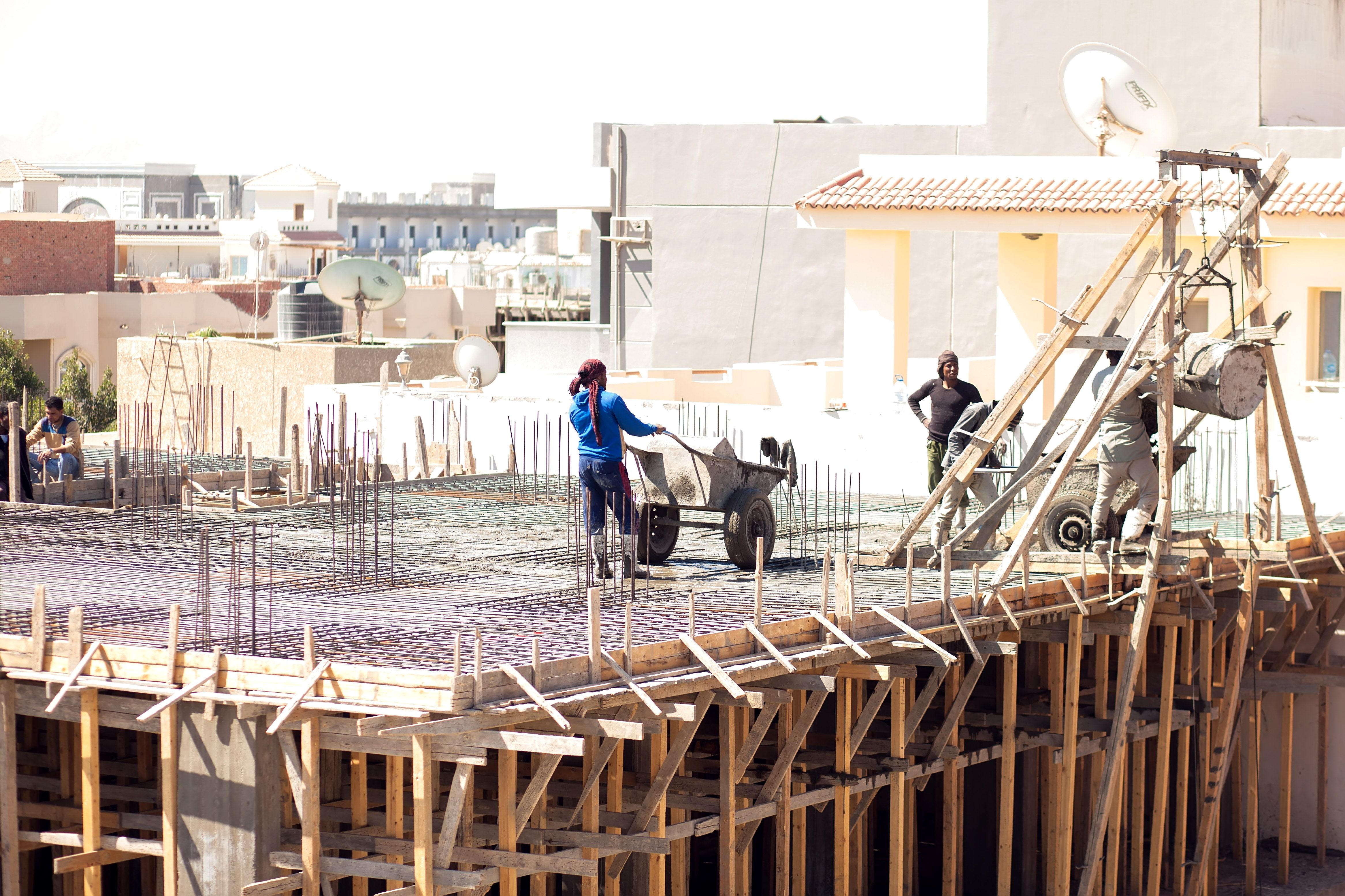 Za tenhle „luxus“ zaplatila tisíce. V Egyptě na ni čekalo jen prach, hluk a žádná voda.