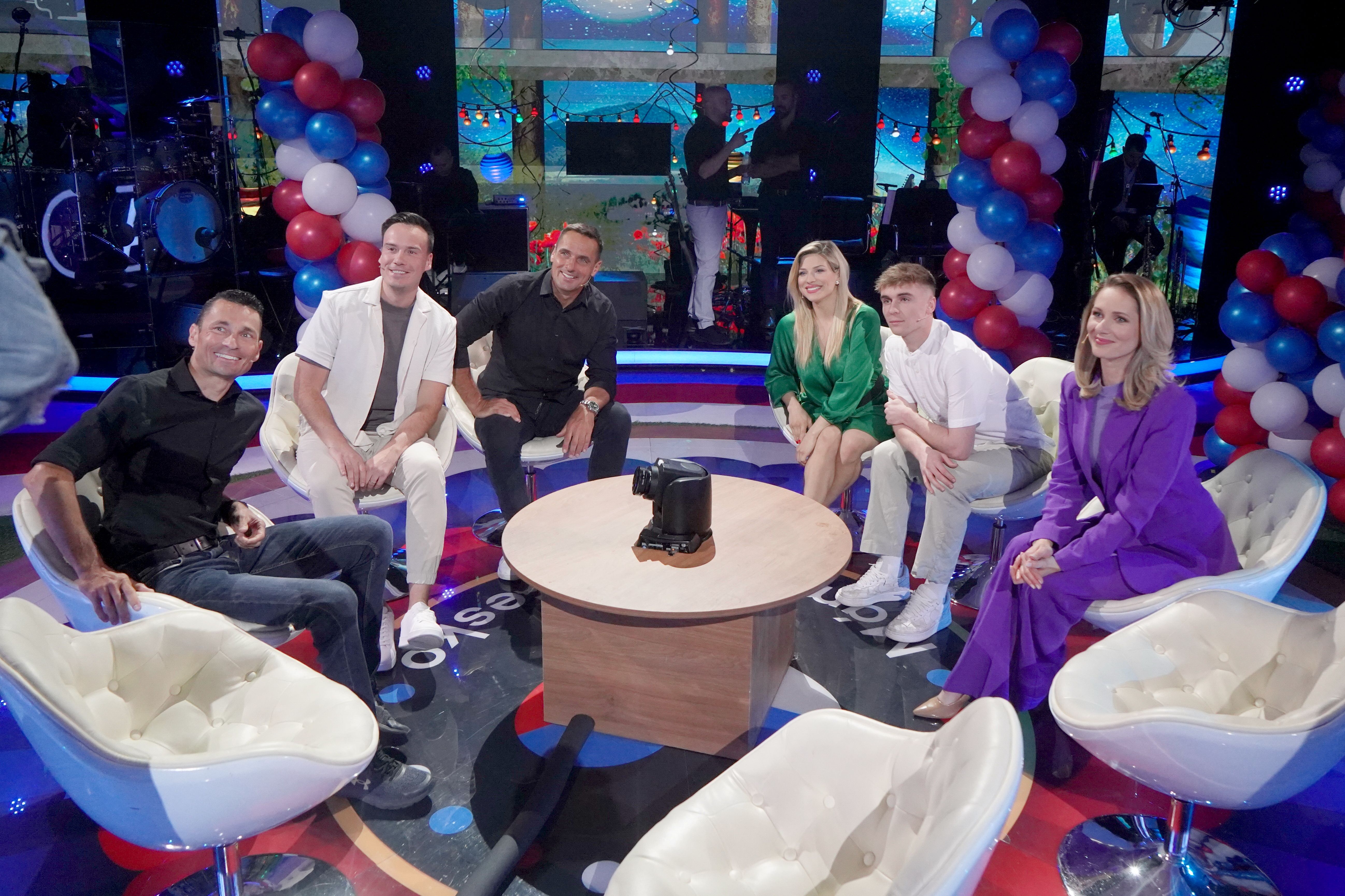 Představí se hosté, kteří dlouho odmítali.