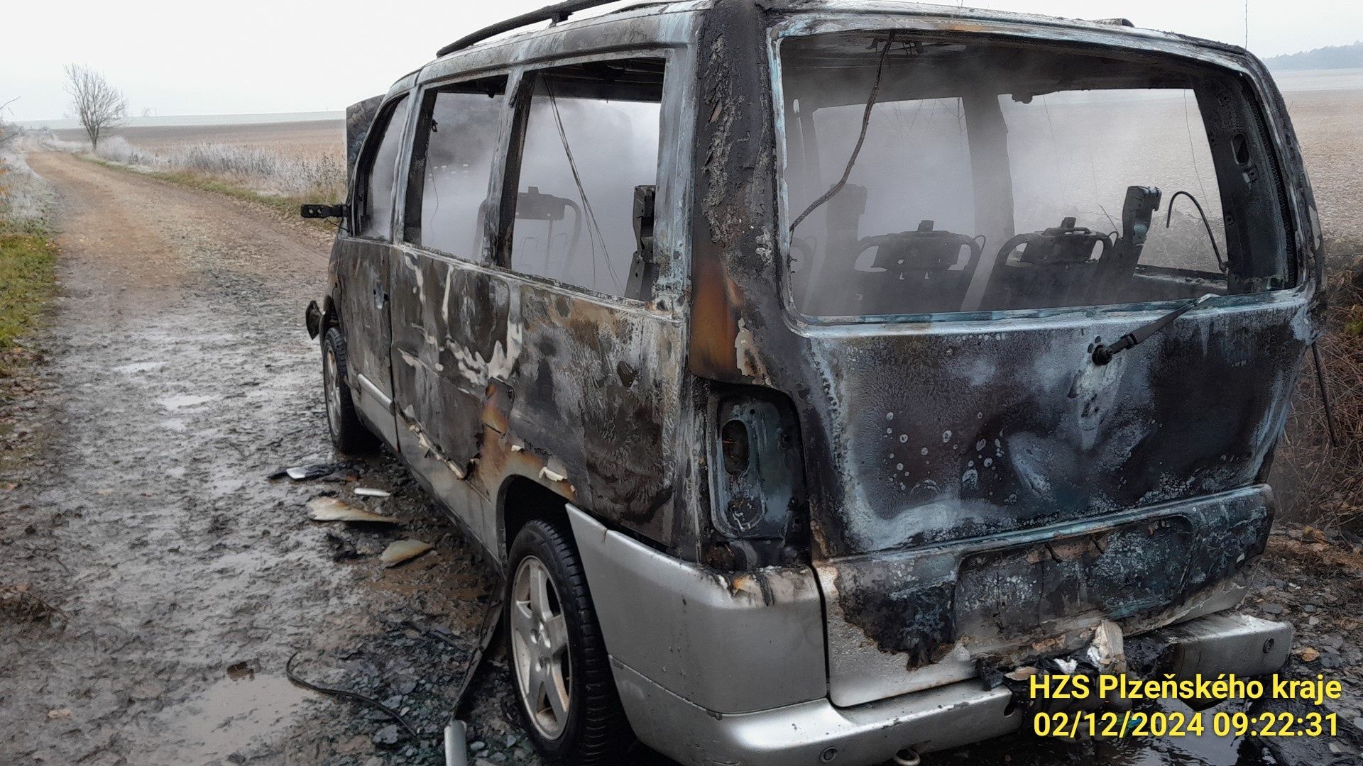 U Zruče na Plzeňsku shořela dodávka