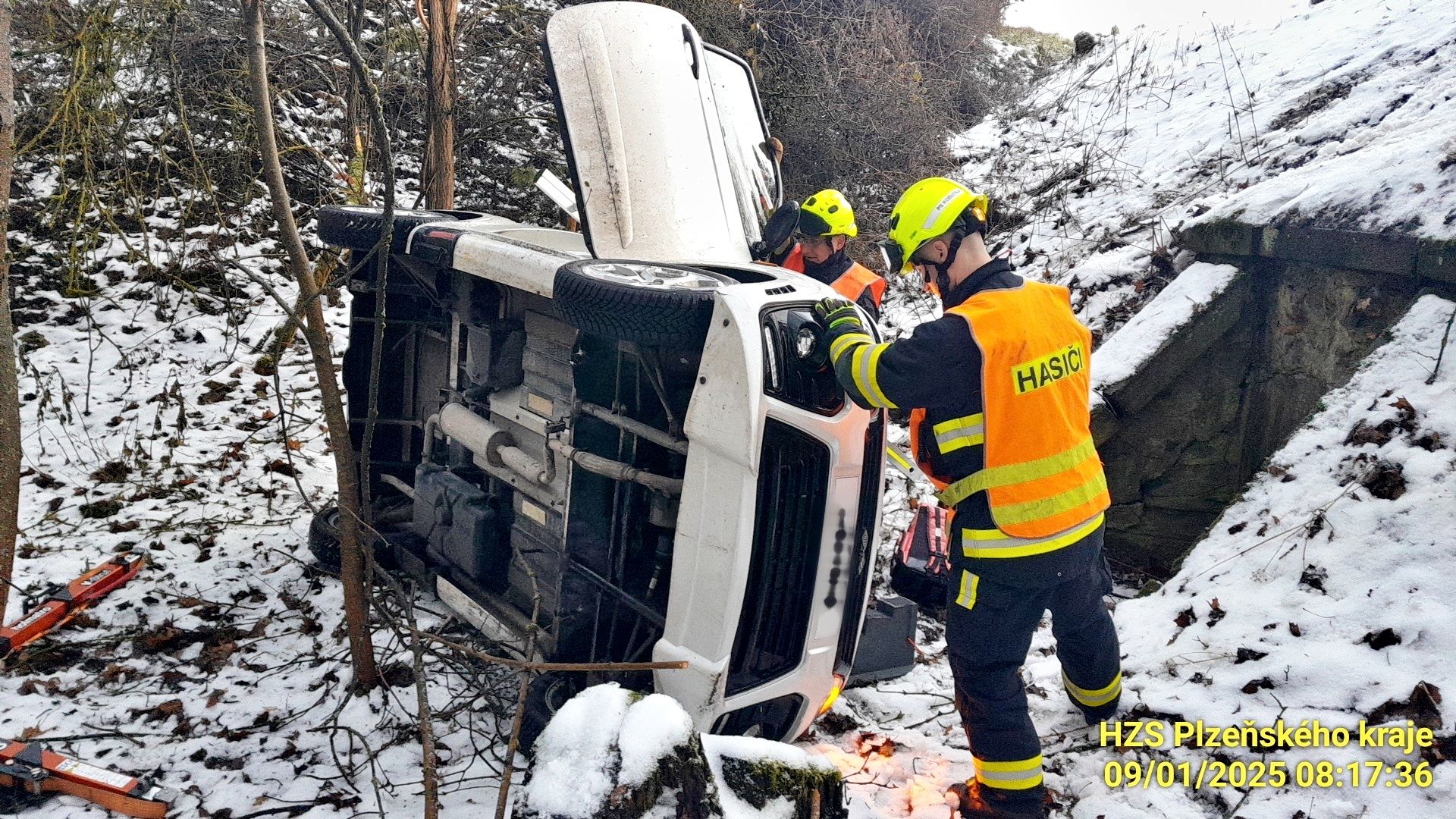 V Plzeňském kraji jsou silnice jako kluziště. 5 nehod během hodiny!