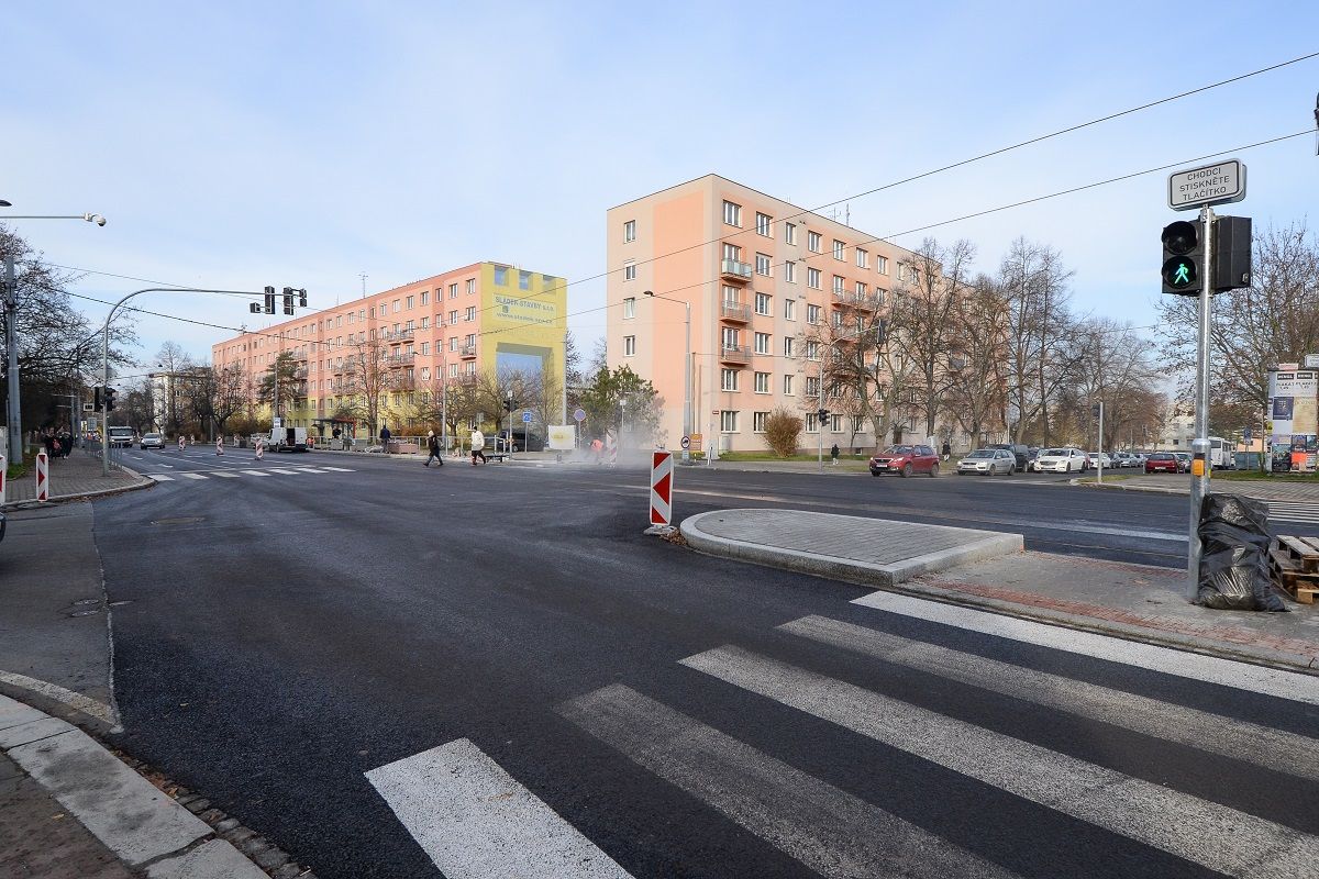 Koterovská ulice v Plzni se otevírá. Lidé se dočkali moderní ulice za čtvrt miliardy