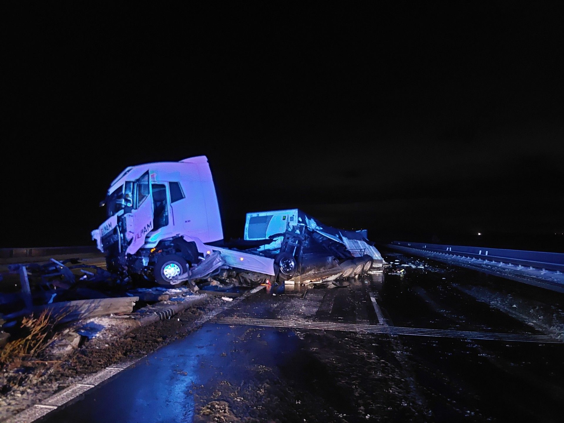 Dálnice D1 je neprůjezdná.