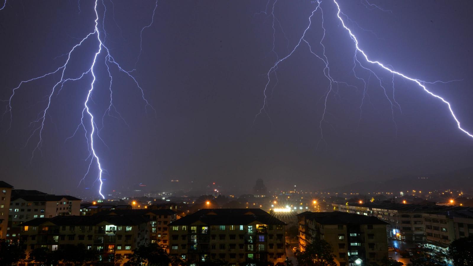 Odpoledne k nevydržení, večer může přijít šok: Morava se připravuje na extrémní počasí