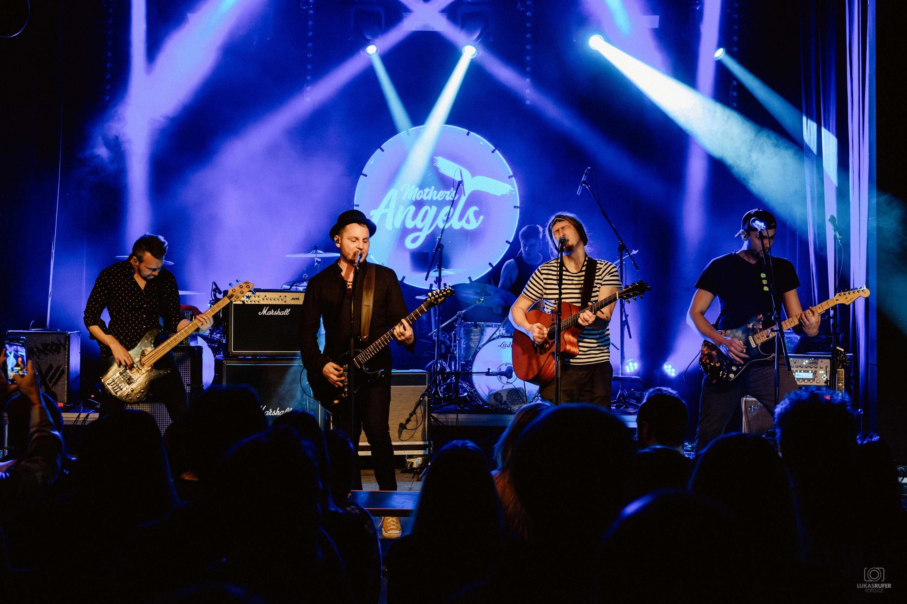 Mother‘s Angels rozjíždí velkolepou show! Nové klipy, tajné hosty i návrat na pódia slibují překvapení roku