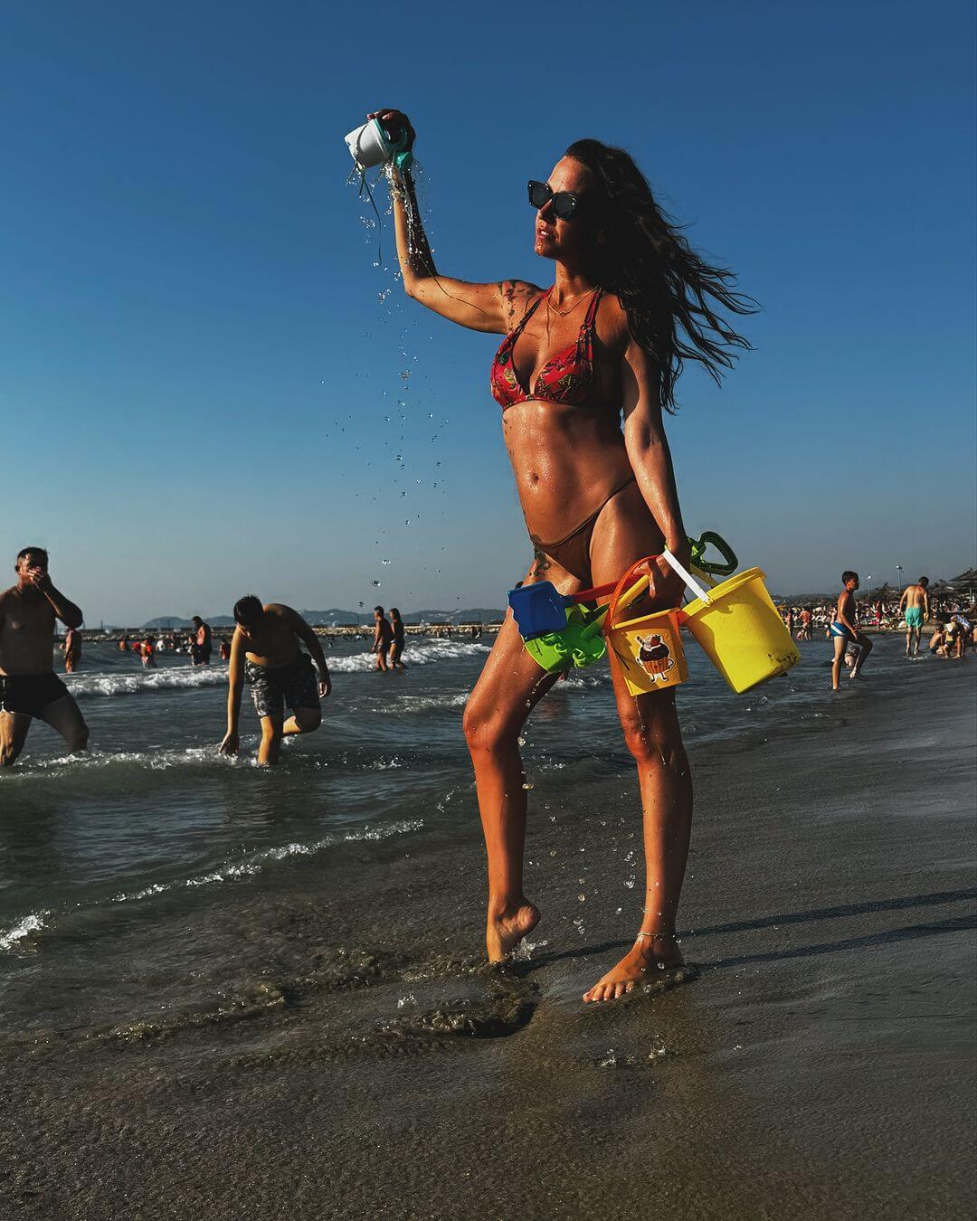 Nahá Agáta Hanychová zveřejnila fotku ze sprchy: Její rozkrok sotva zakryl stín