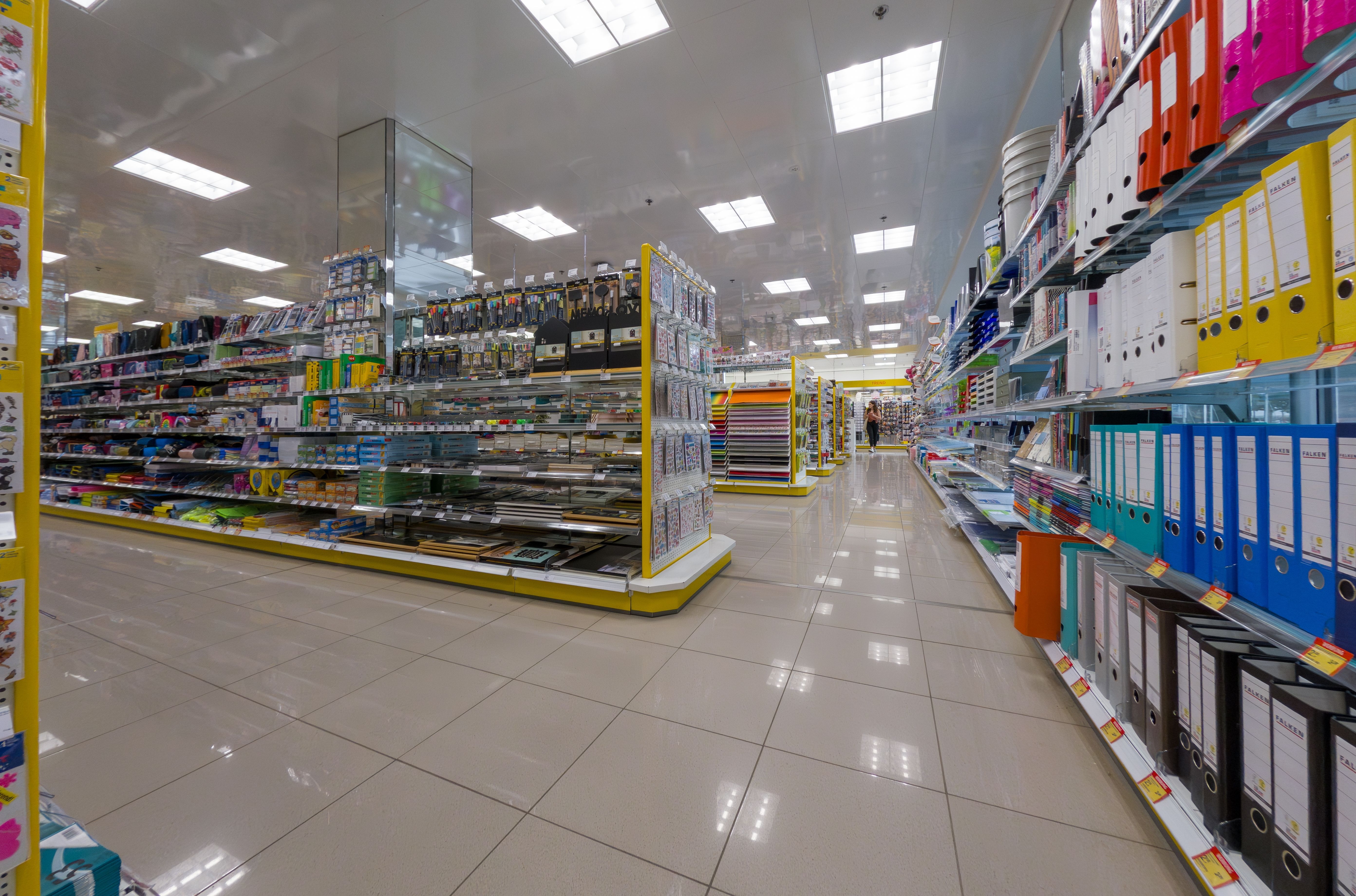 Müller míří do Česka a shání zaměstnance.