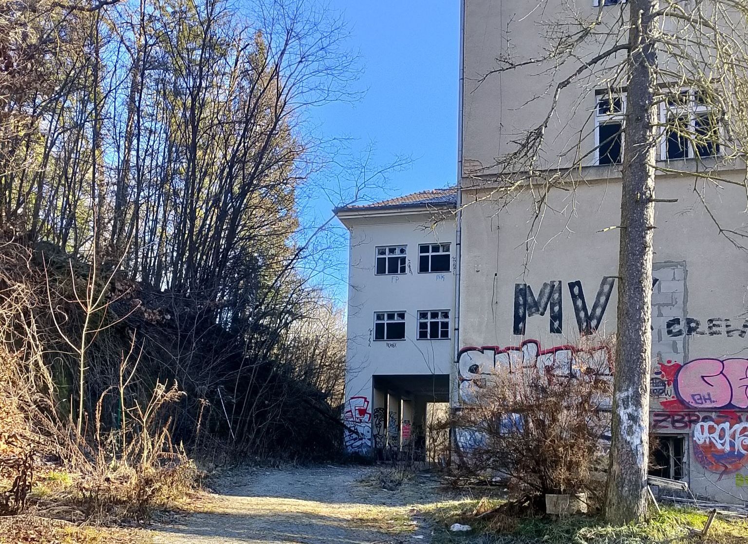 Dnes místo straší a láká pouze odvážlivce.