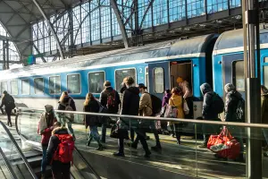 Dopravní kolaps na Moravě? Vlaky na klíčové trati zmizí na týdny, lidé už mají obavy