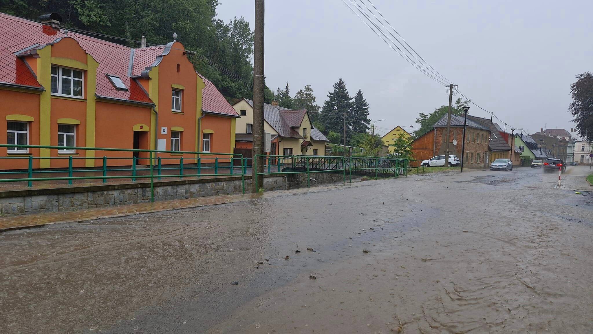 Bouřky se prohnaly republikou.