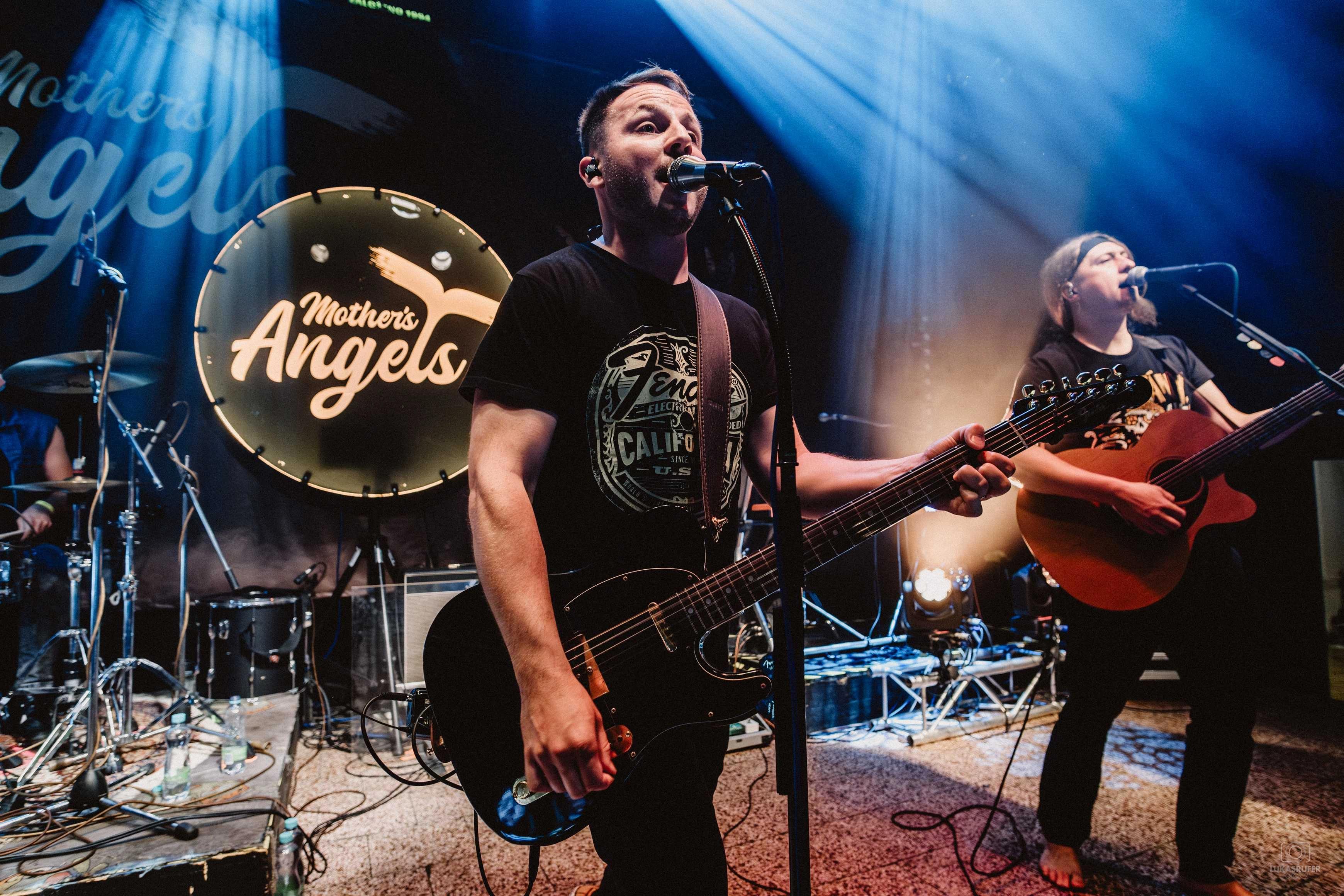 Mother‘s Angels bodují s novými videoklipy. Fanouškům slibují nezapomenutelné zážitky na klubových koncertech