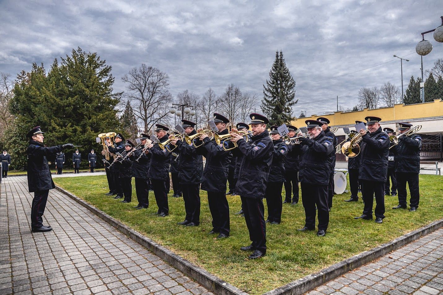 Sbohem kamaráde, byl jsi bojovník. Policie se dnes rozloučila se zesnulým kolegou