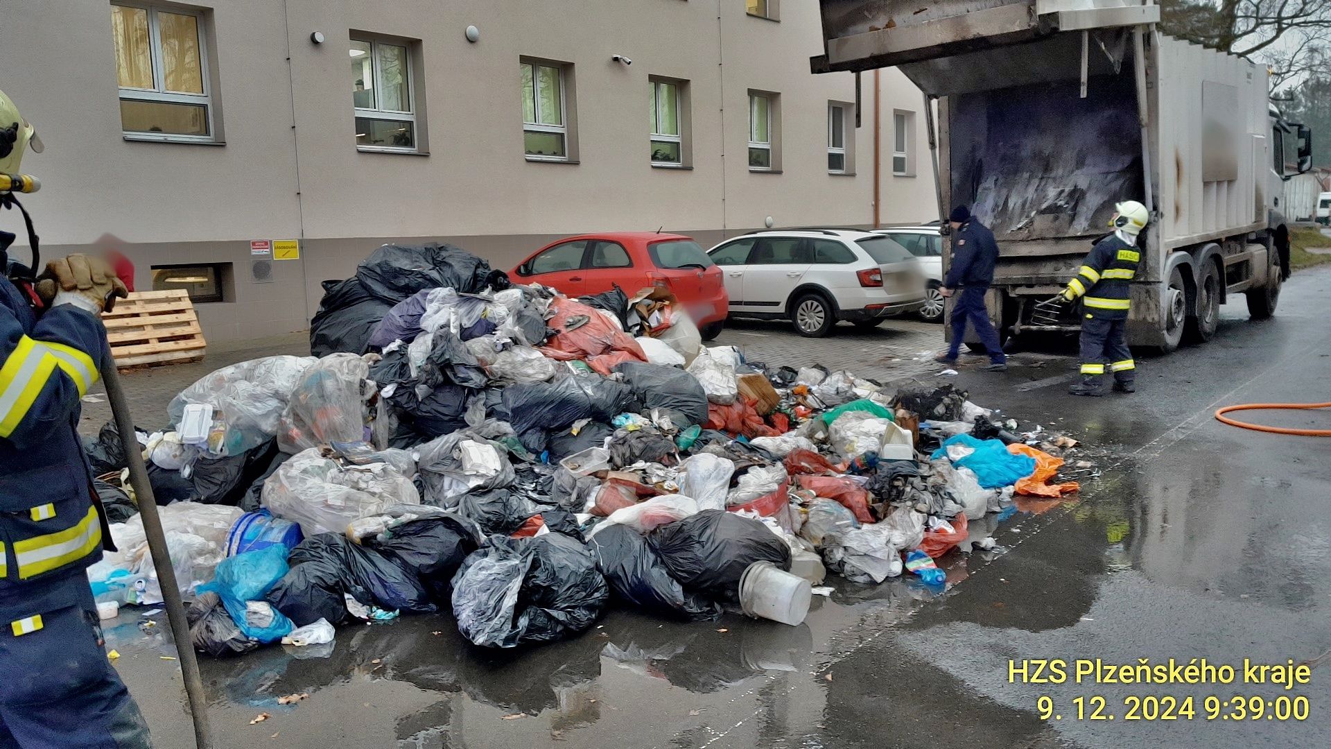 Požár vozu v Janovicích.