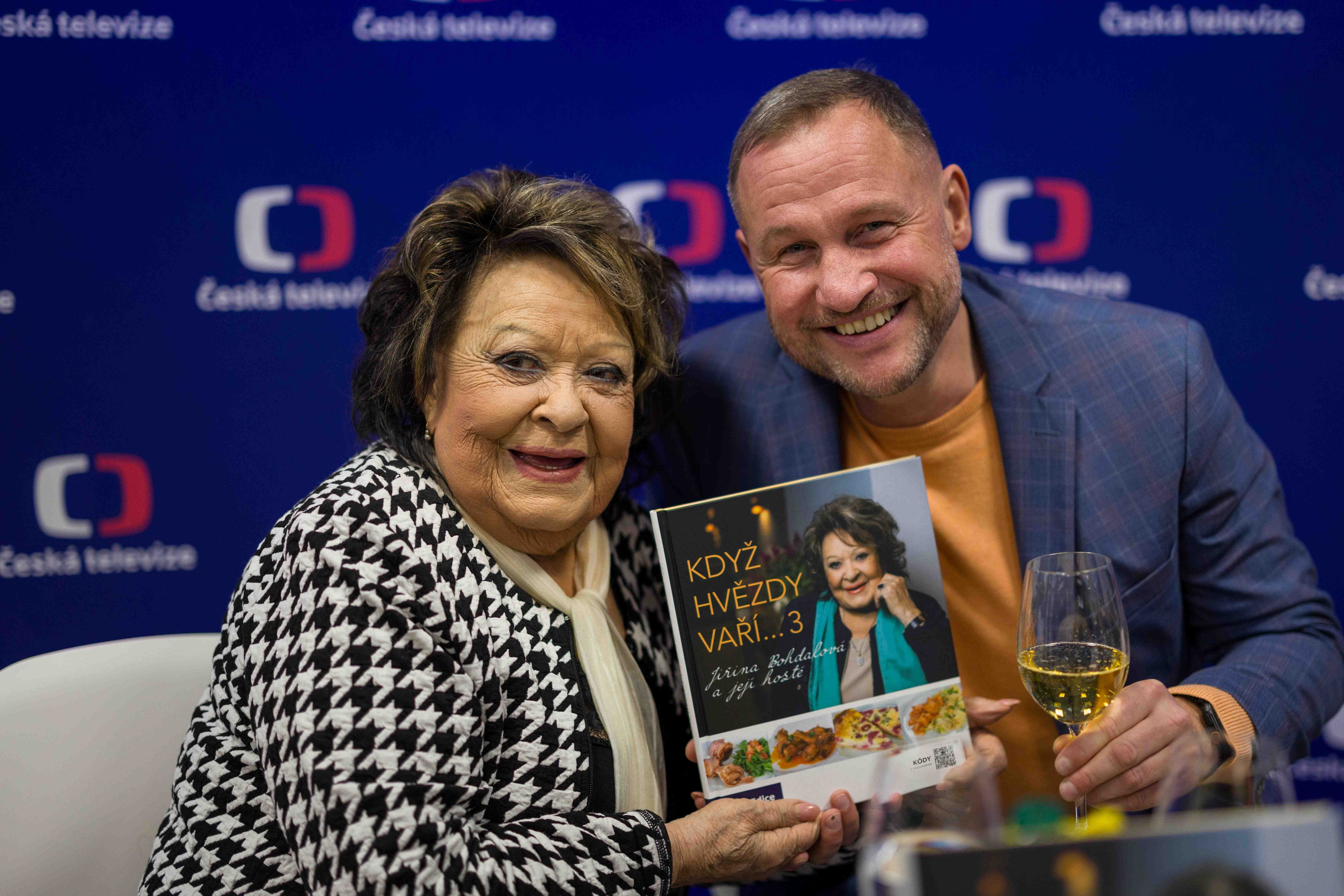 Jiřina Bohdalová má důvod k radosti.