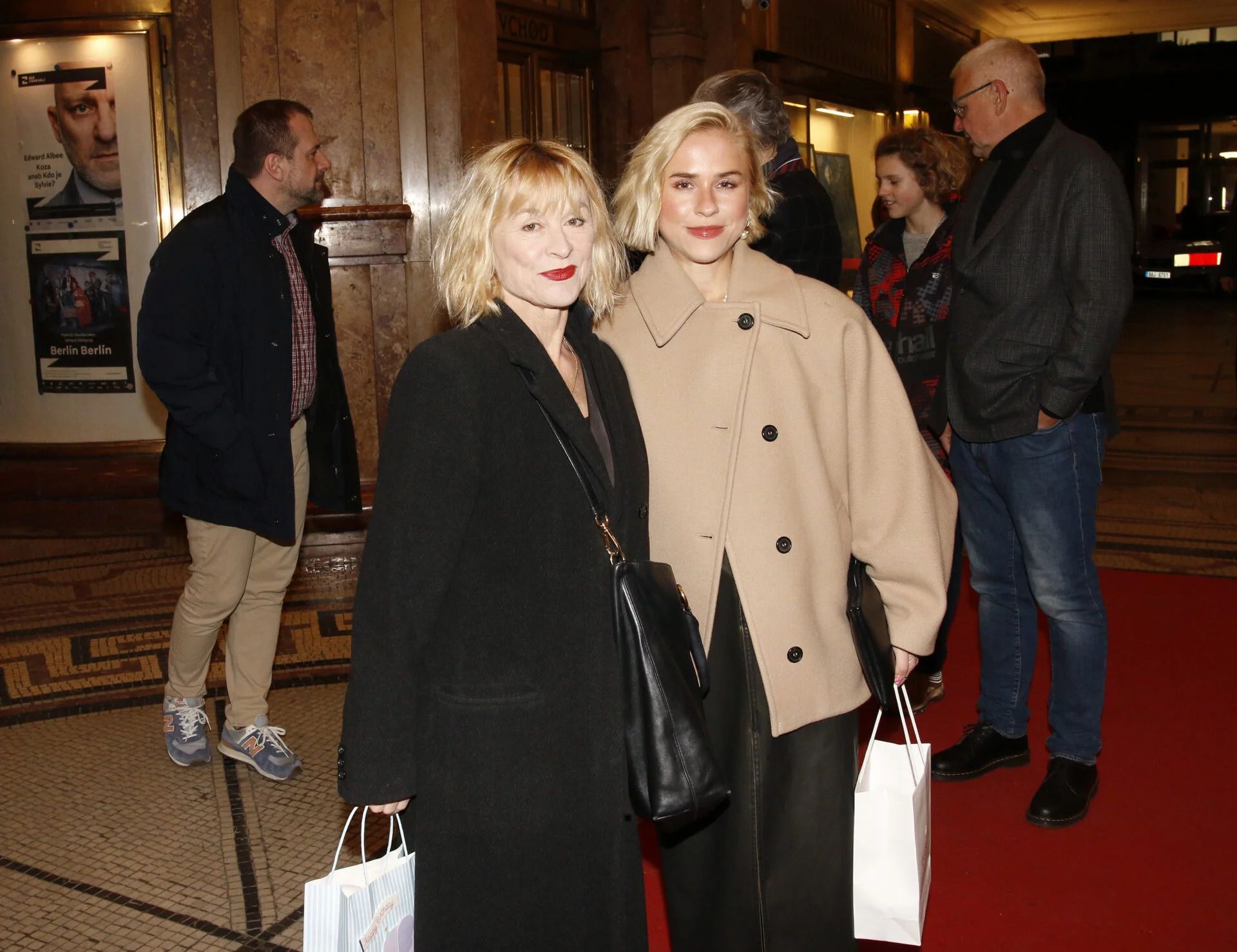 Dceru Dany Batulkové a Davida Prachaře v Londýně přepadli a okradli