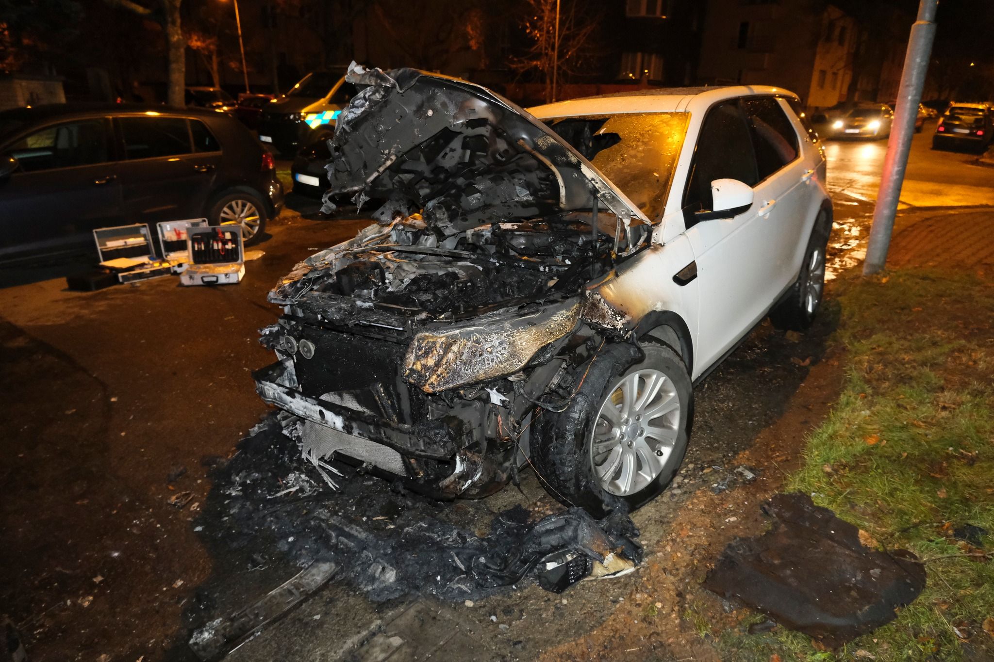 Na Slovanech hořel osobní automobil.