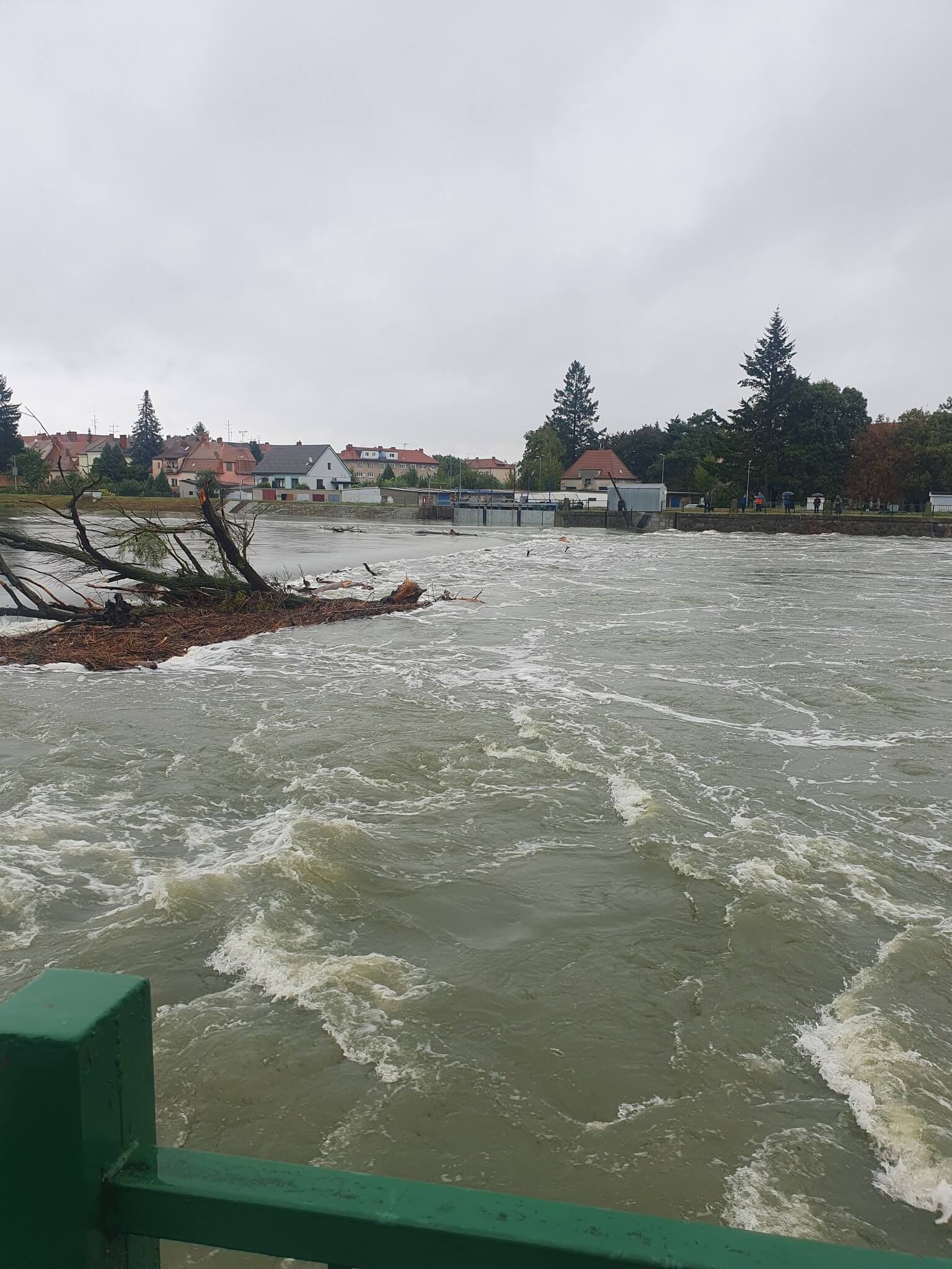 Moravskoslezký kraj vyhlásil stav nebezpečí. Povodně budou extrémní, hlásí město