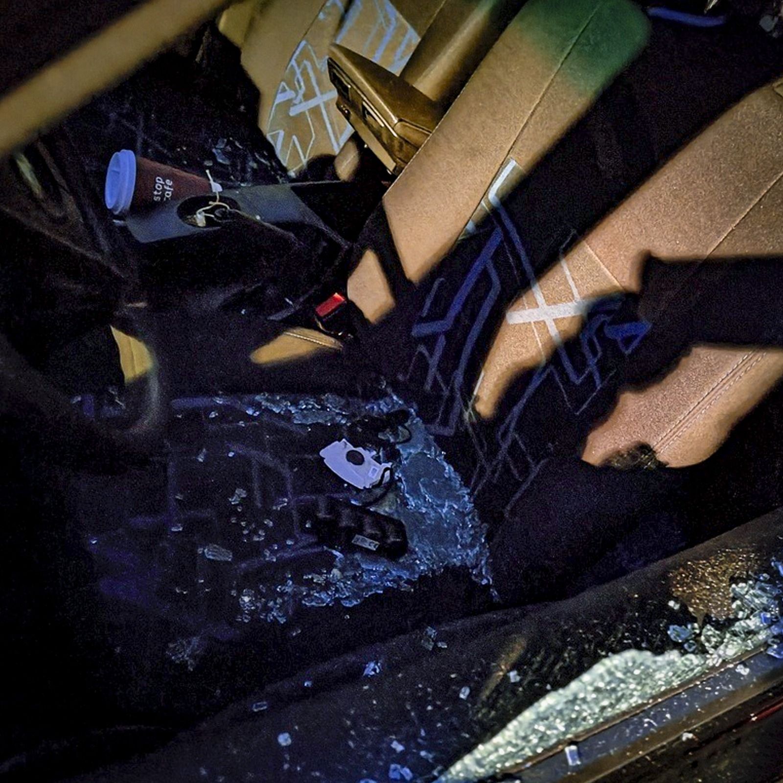 Vyloupené vozidlo na Doubravce.