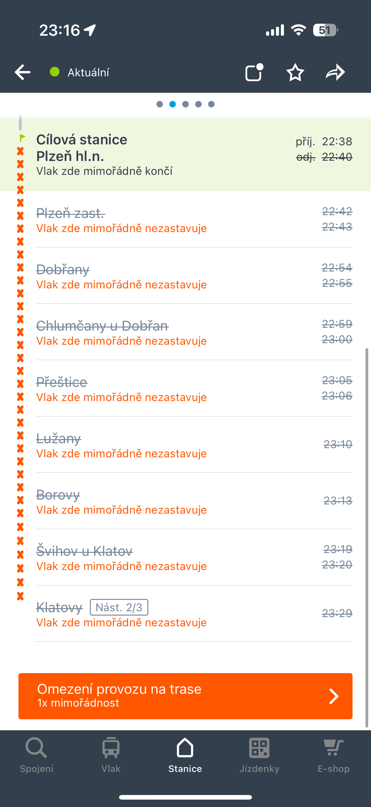 Některé vlaky jsou zrušené.