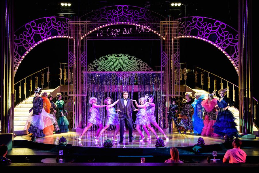 Legendární muzikál Klec bláznů míří do Plzně. Přinese zábavu i napětí