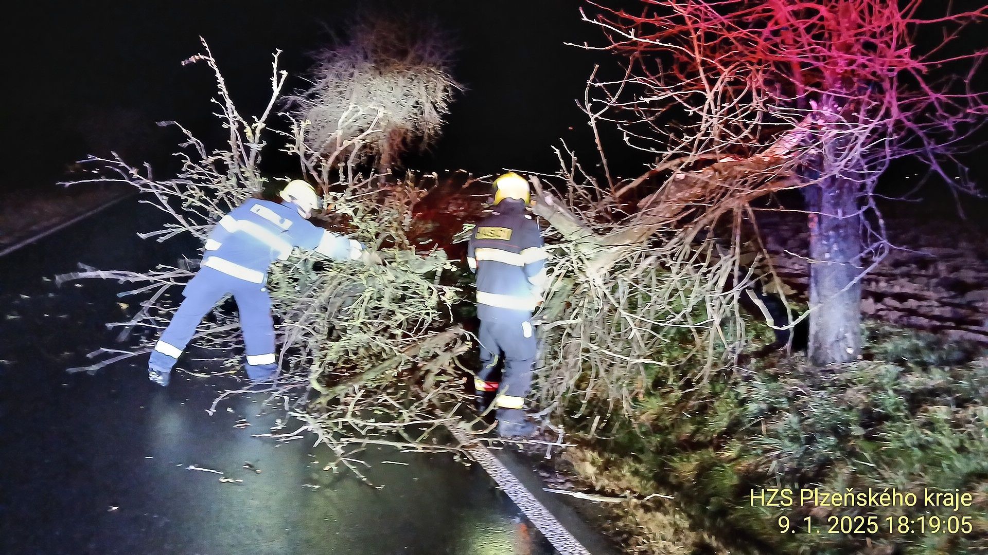 Hasiči měli plné ruce práce.