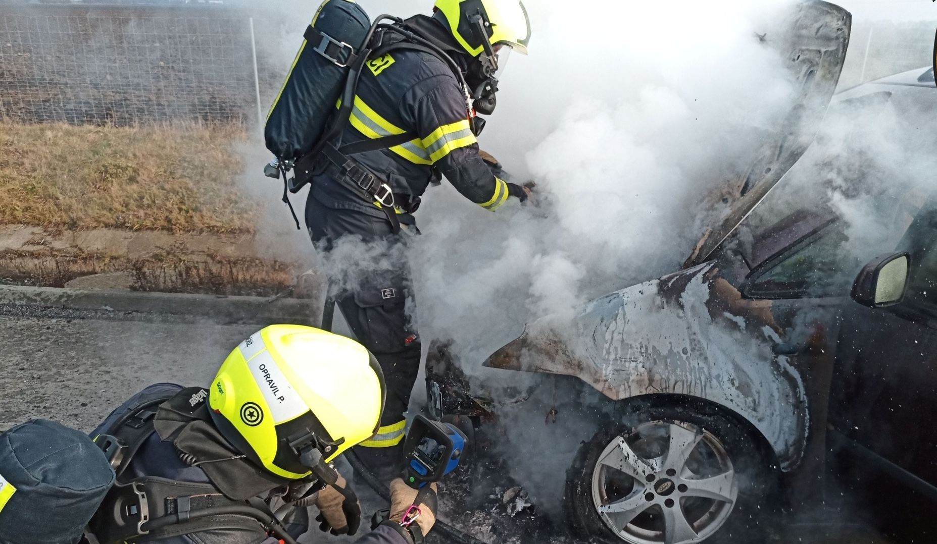 Dálnici D1 blokuje nehoda. Hoří zde osobní automobil