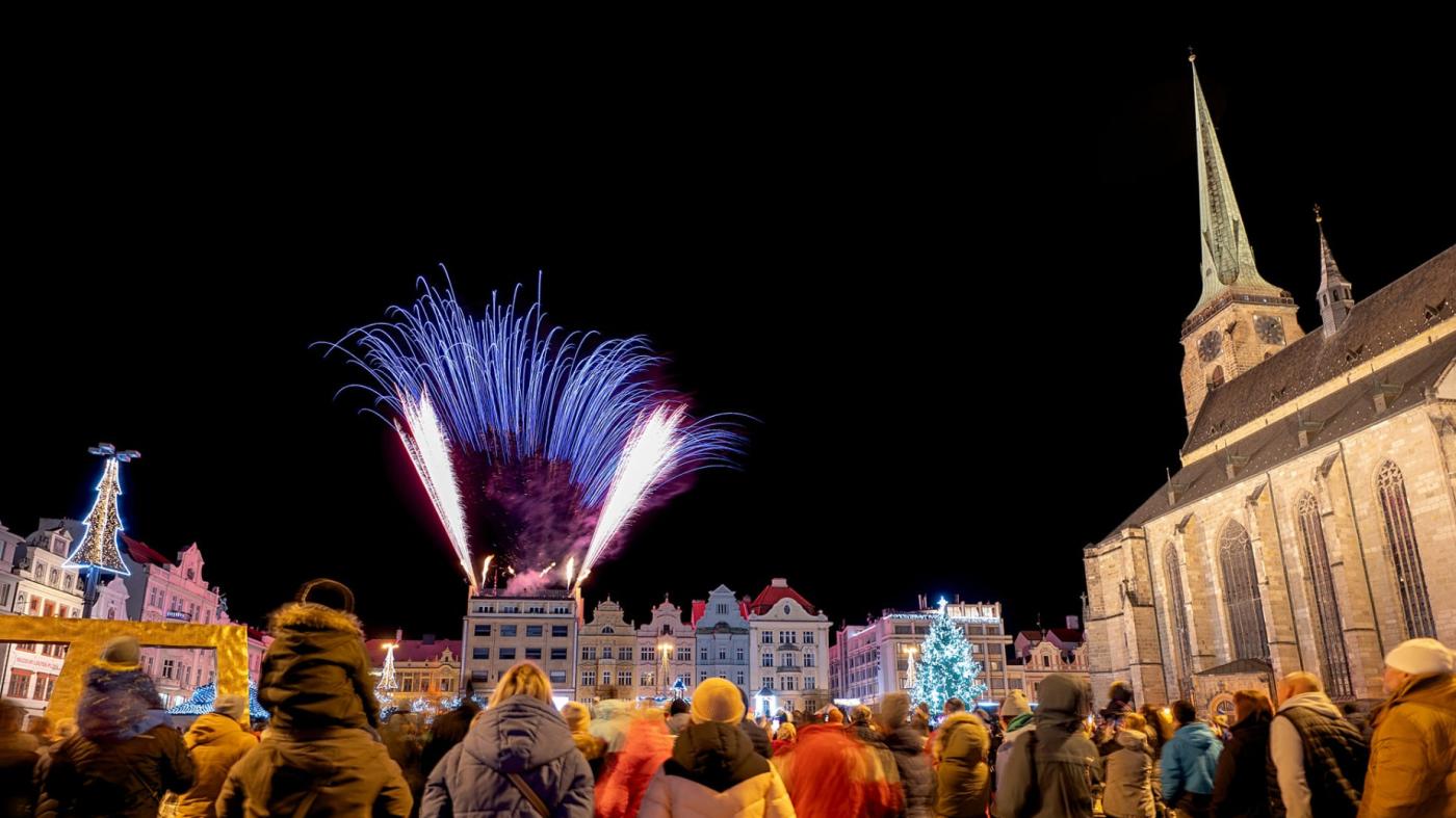 Tichý ohňostroj v Plzni přivítá rok 2025.