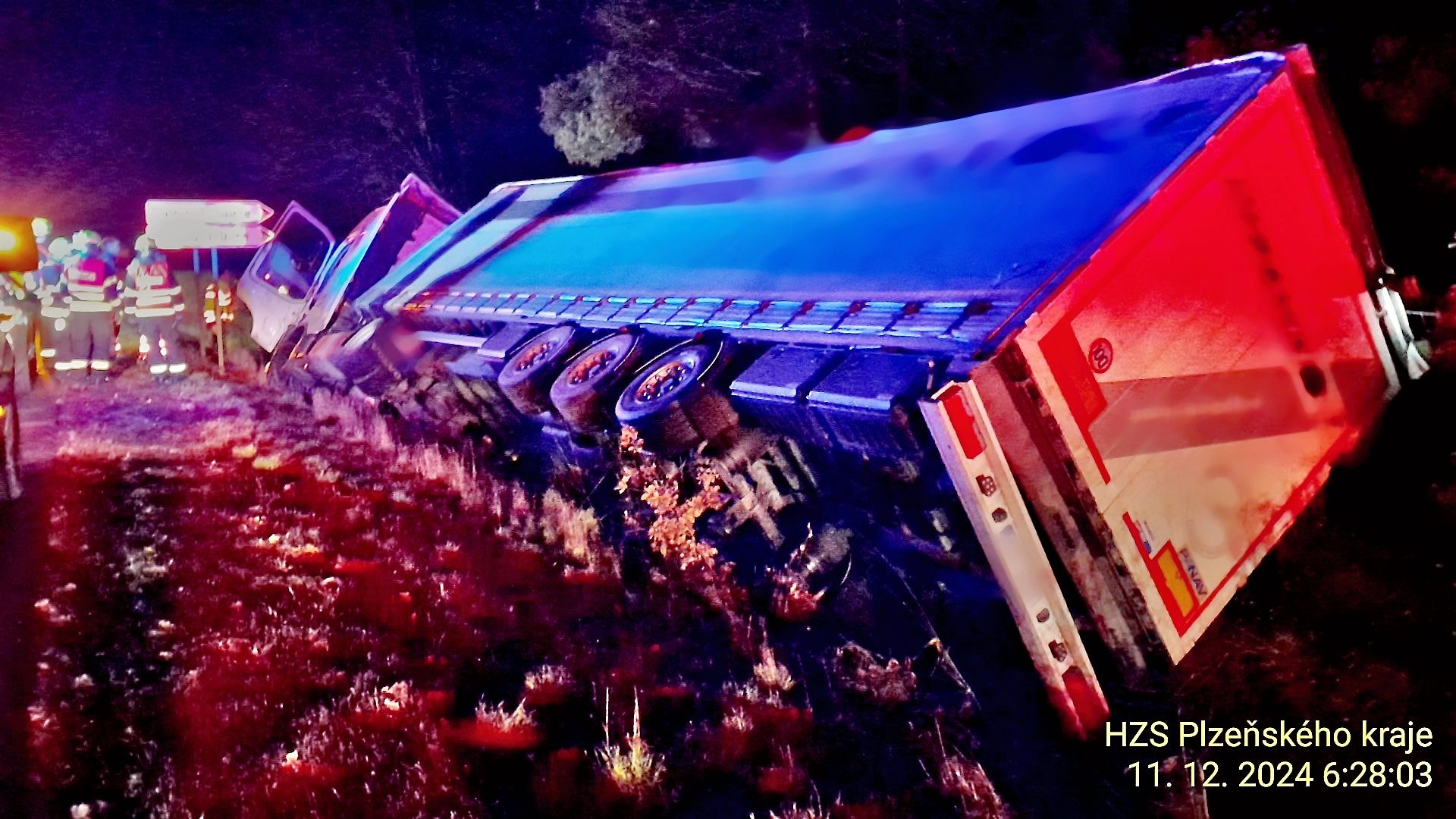 Kamion sjel z vozovky.