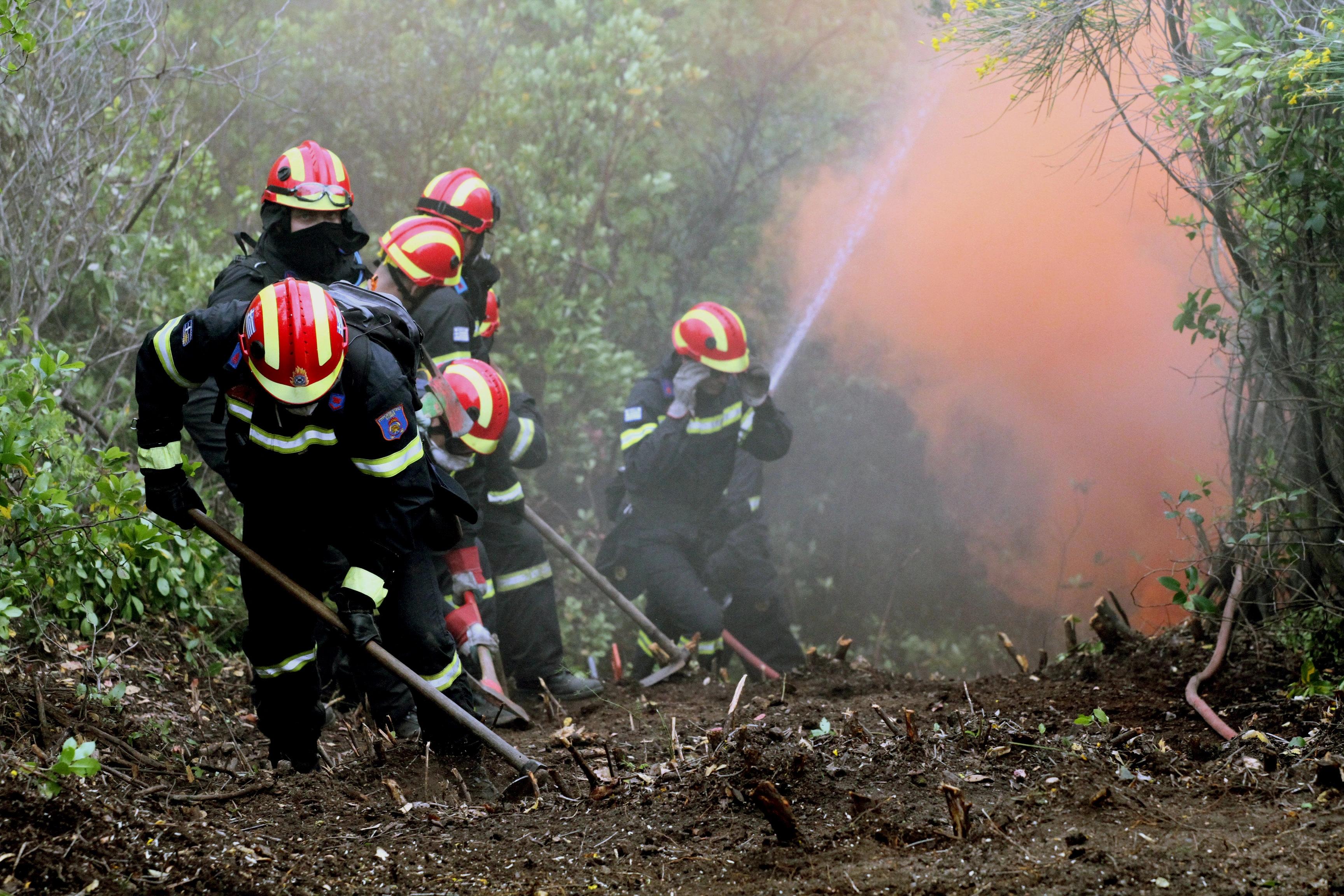 Čeští hasiči dorazili do Řecka těsně před katastrofou, budou pomáhat hasit případné požáry.
