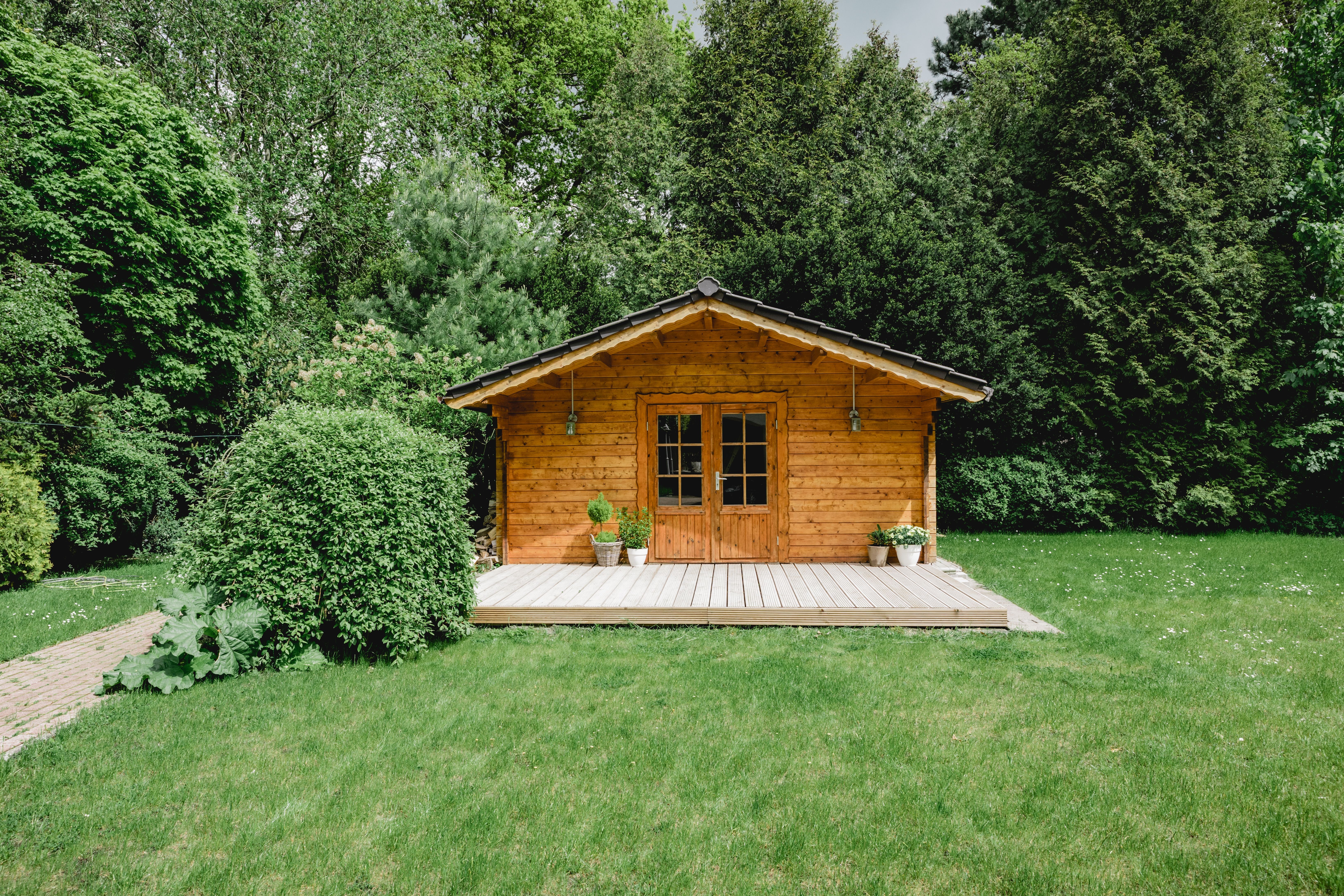 Nikdy nehnul prstem, a přesto má od státu dům. Sousedi zuří a mluví o obrovské nespravedlnosti.