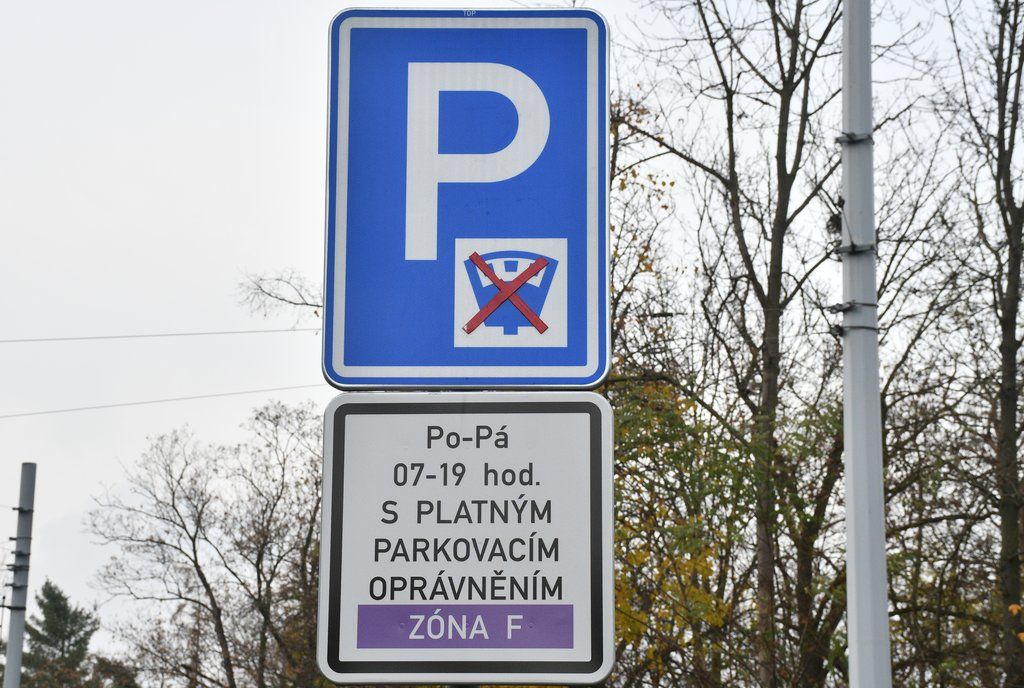 Plzeň rozšíří parkovací zóny na Borech a Slovanech o dvě nové ulice