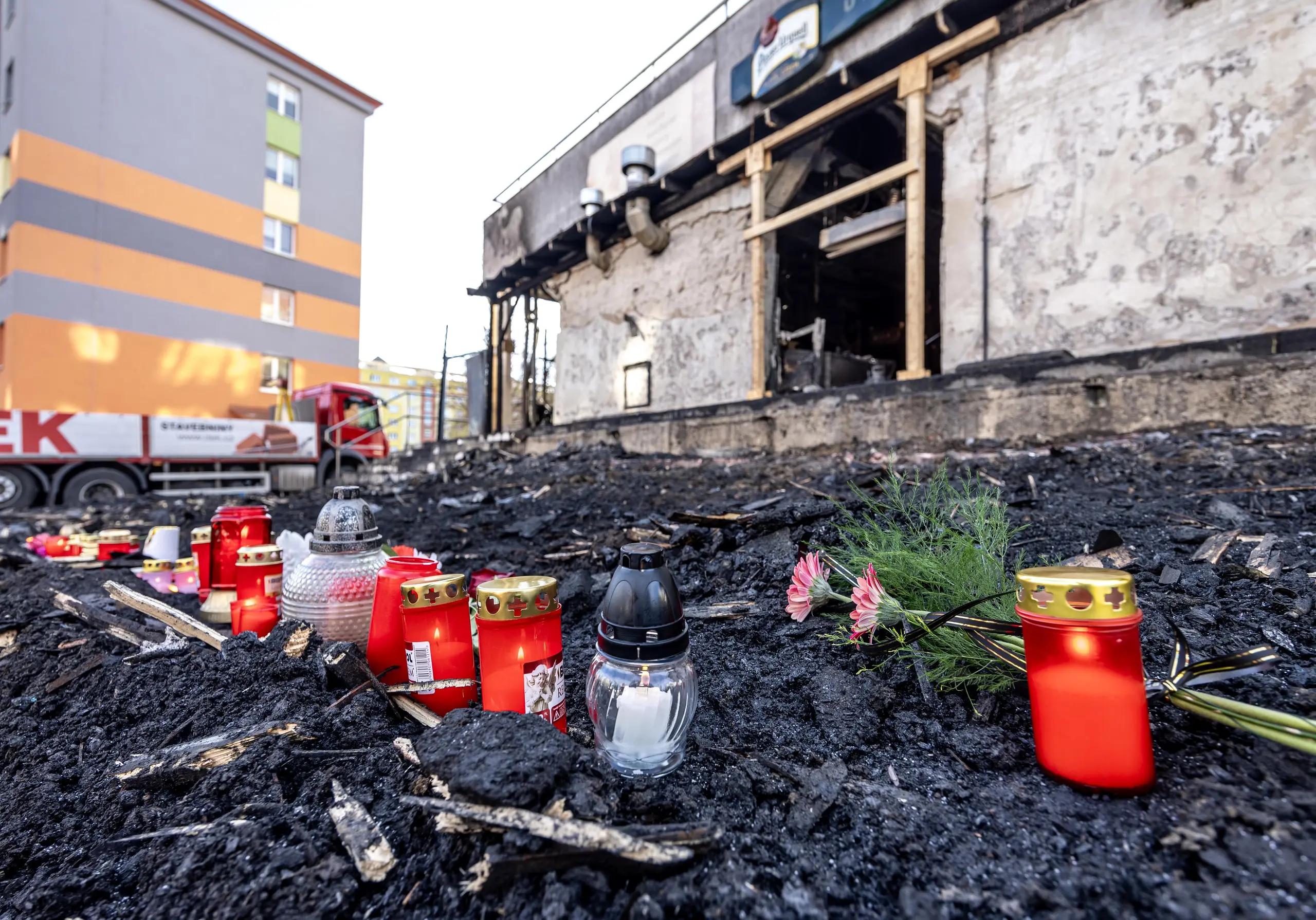 Požár v Mostě má sedm obětí.