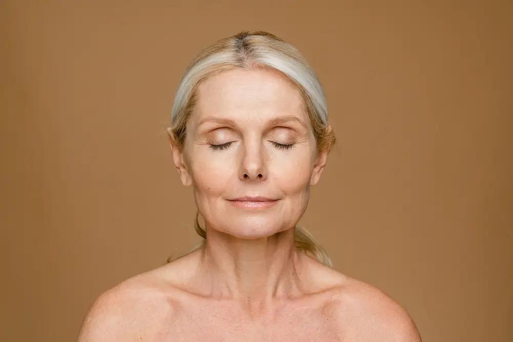 Starší krásná žena