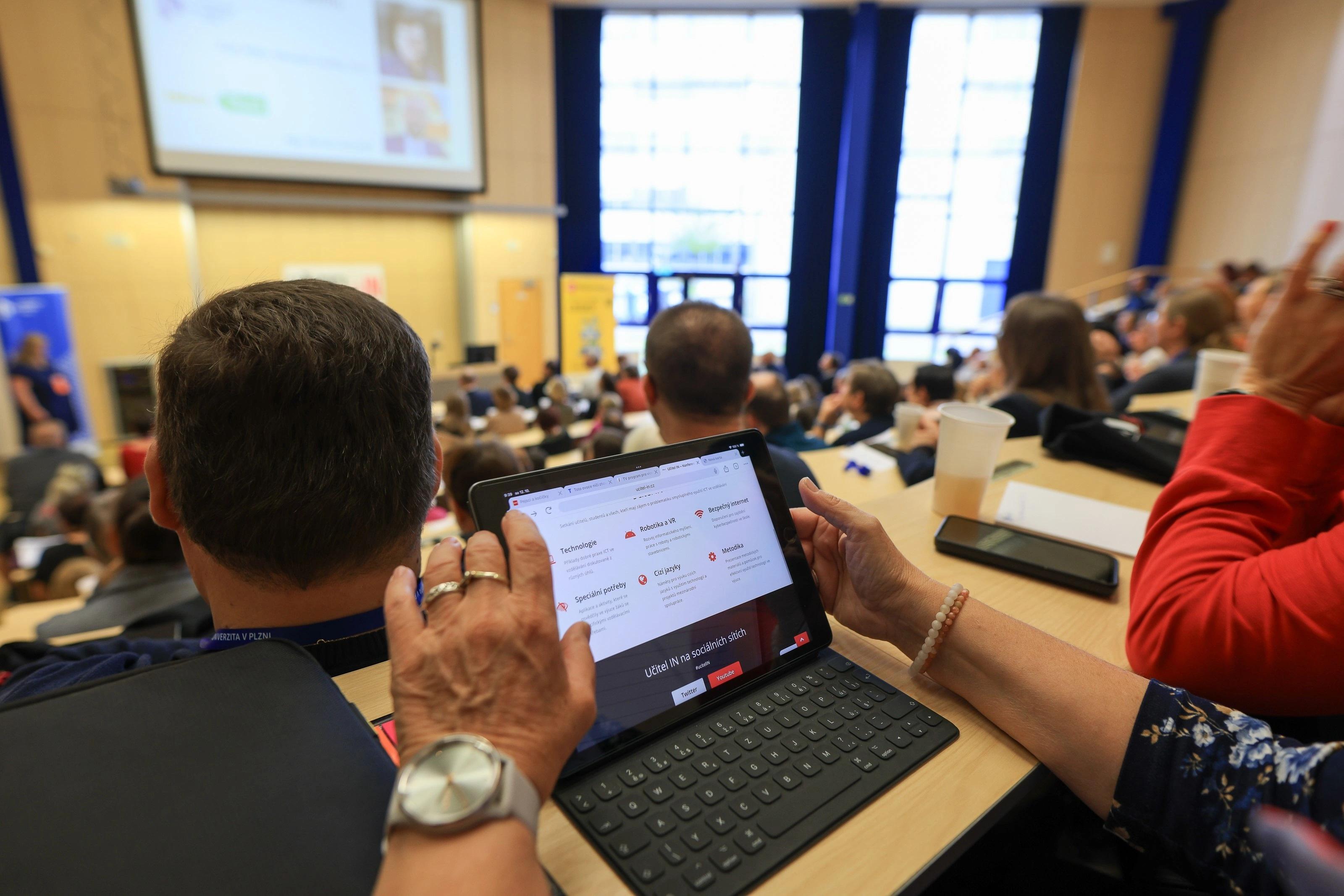 Studovat na univerzitě bez přijímaček? Plzeň ukazuje, že to jde! Zážitky prvních účastníků překvapily