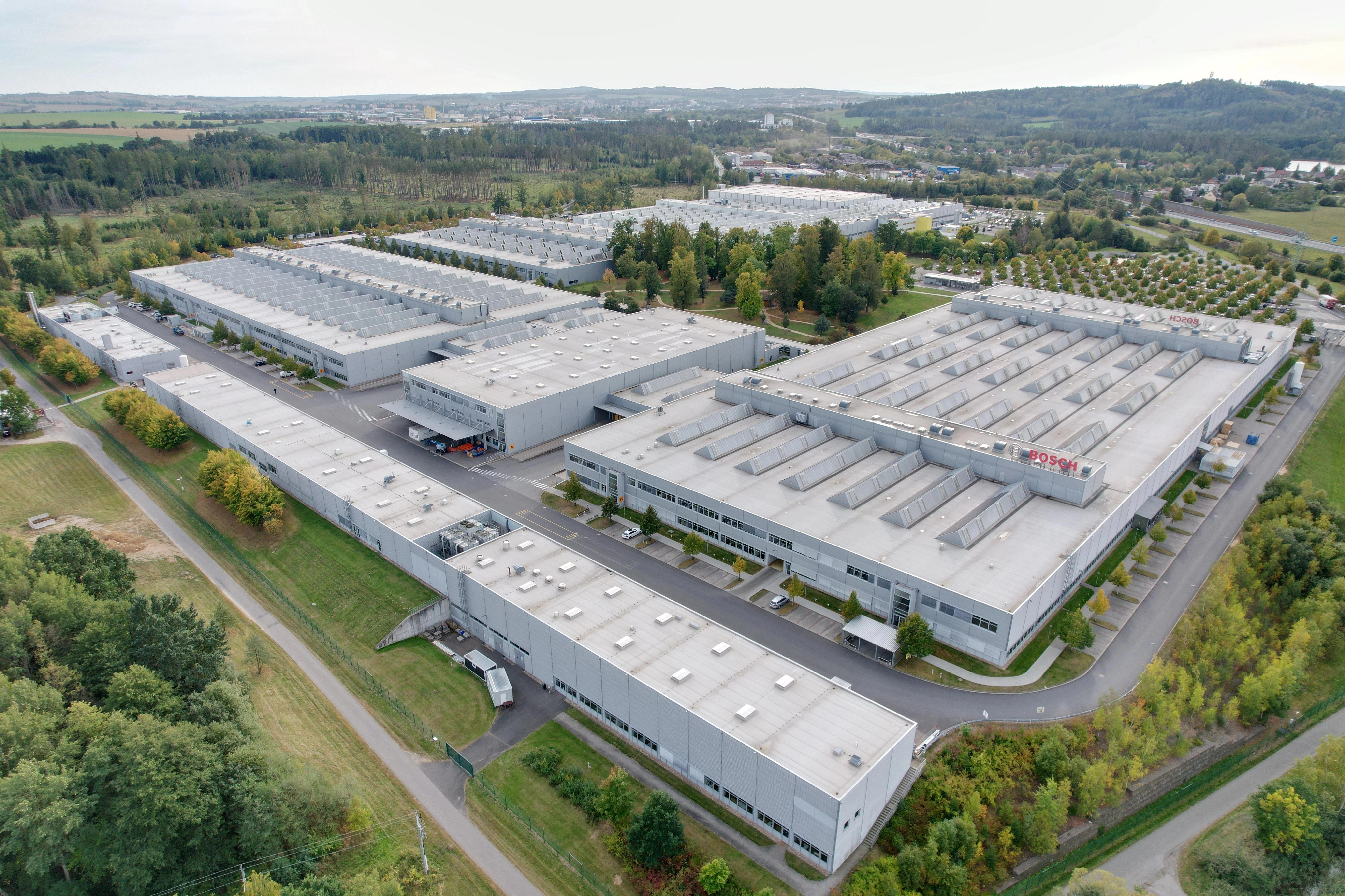 Bosch v Reutlingenu propustí 1100 zaměstnanců a mění výrobu: Automobilový trh tlačí na změny