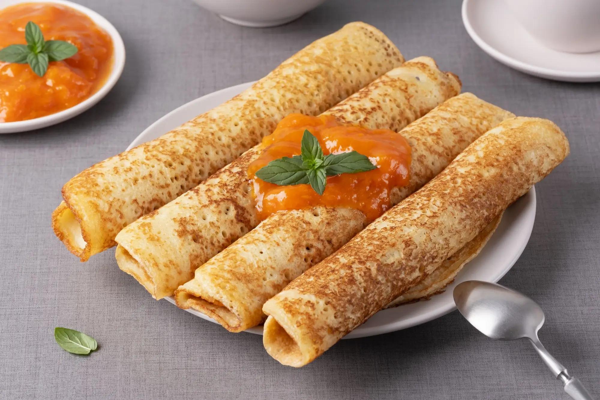 Domácí palačinky s domácí marmeládou.