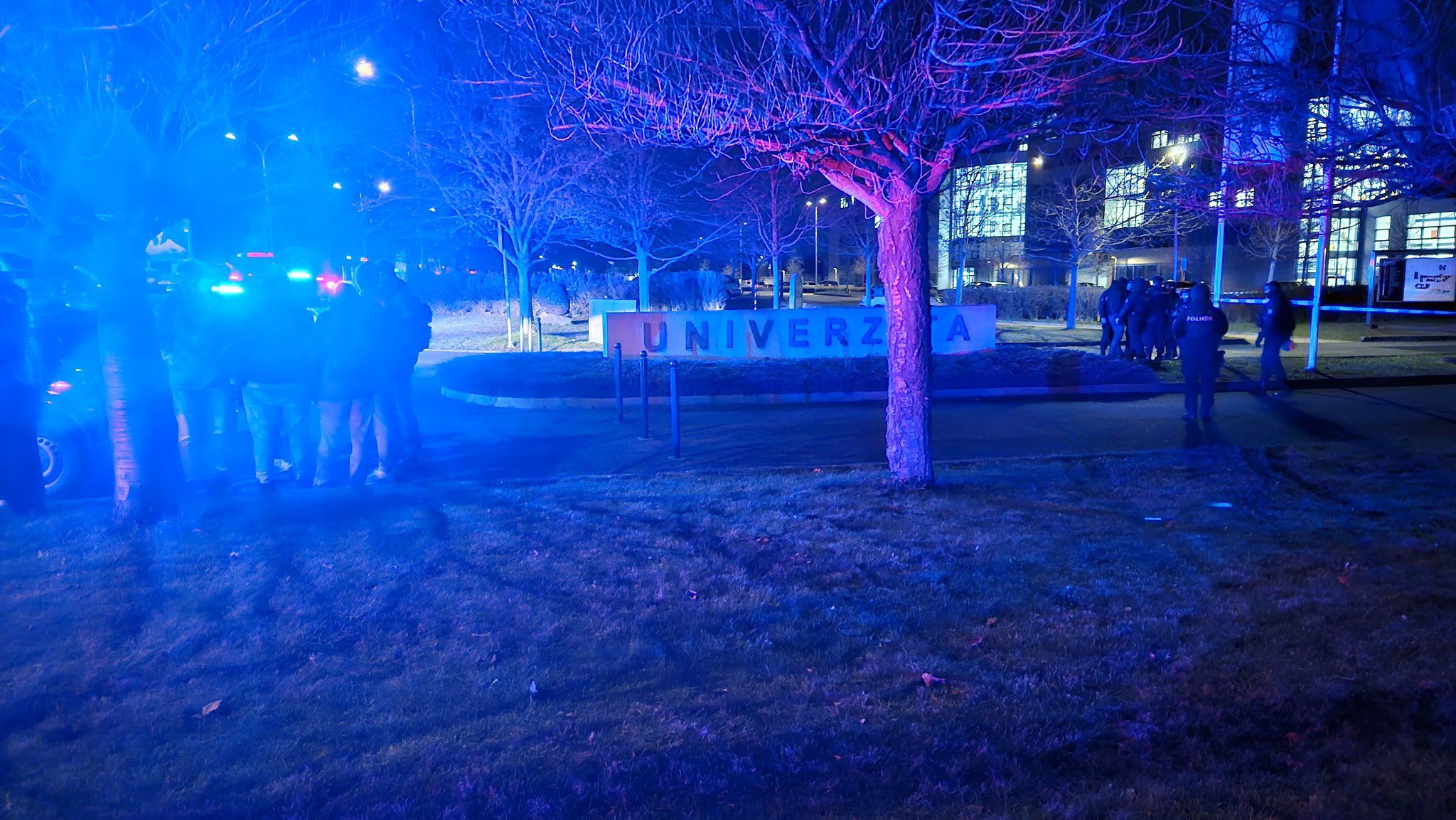 Policie přijala oznámení o střelbě.