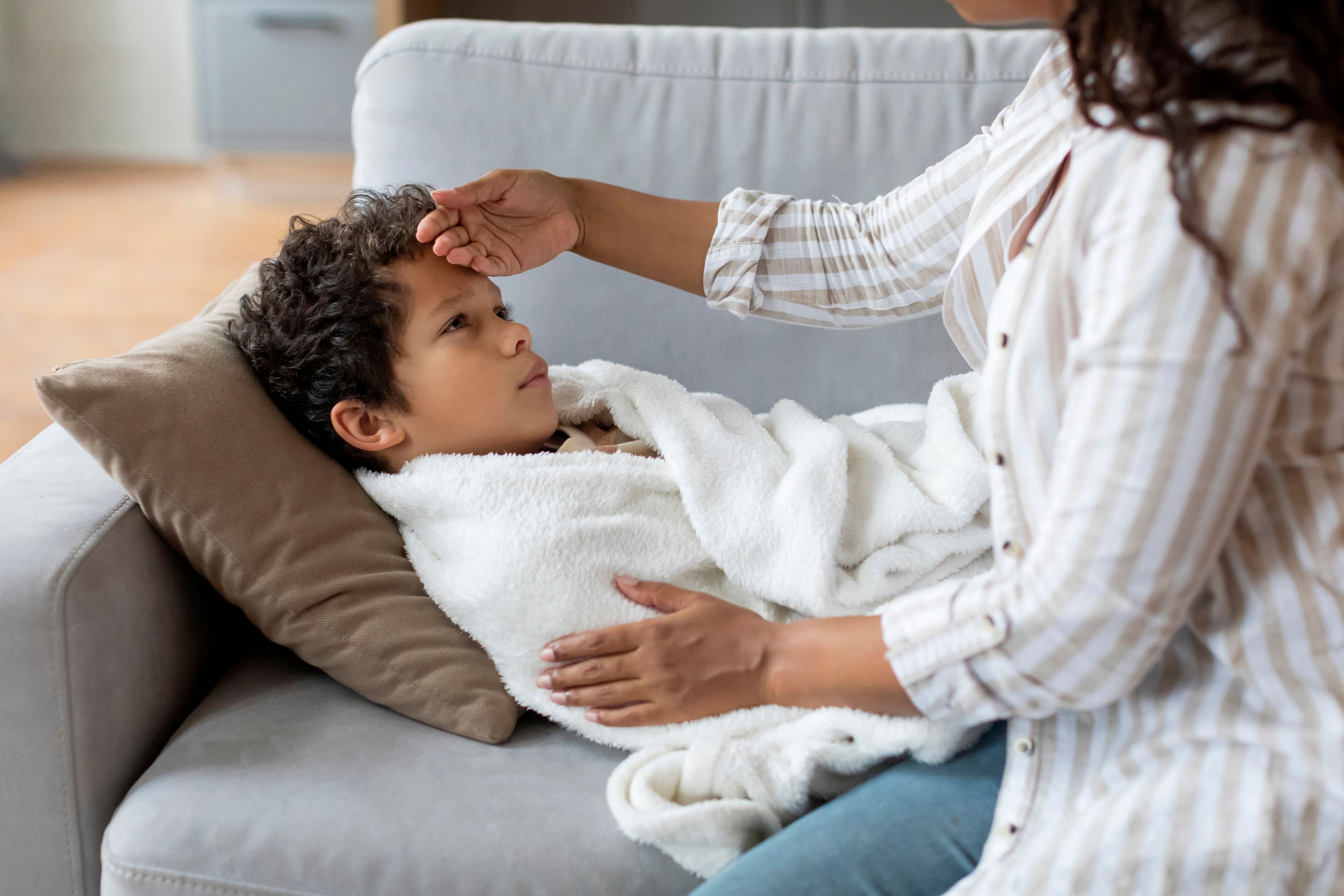 Pokud onemocní člen rodiny, máte právo na ošetřovné.
